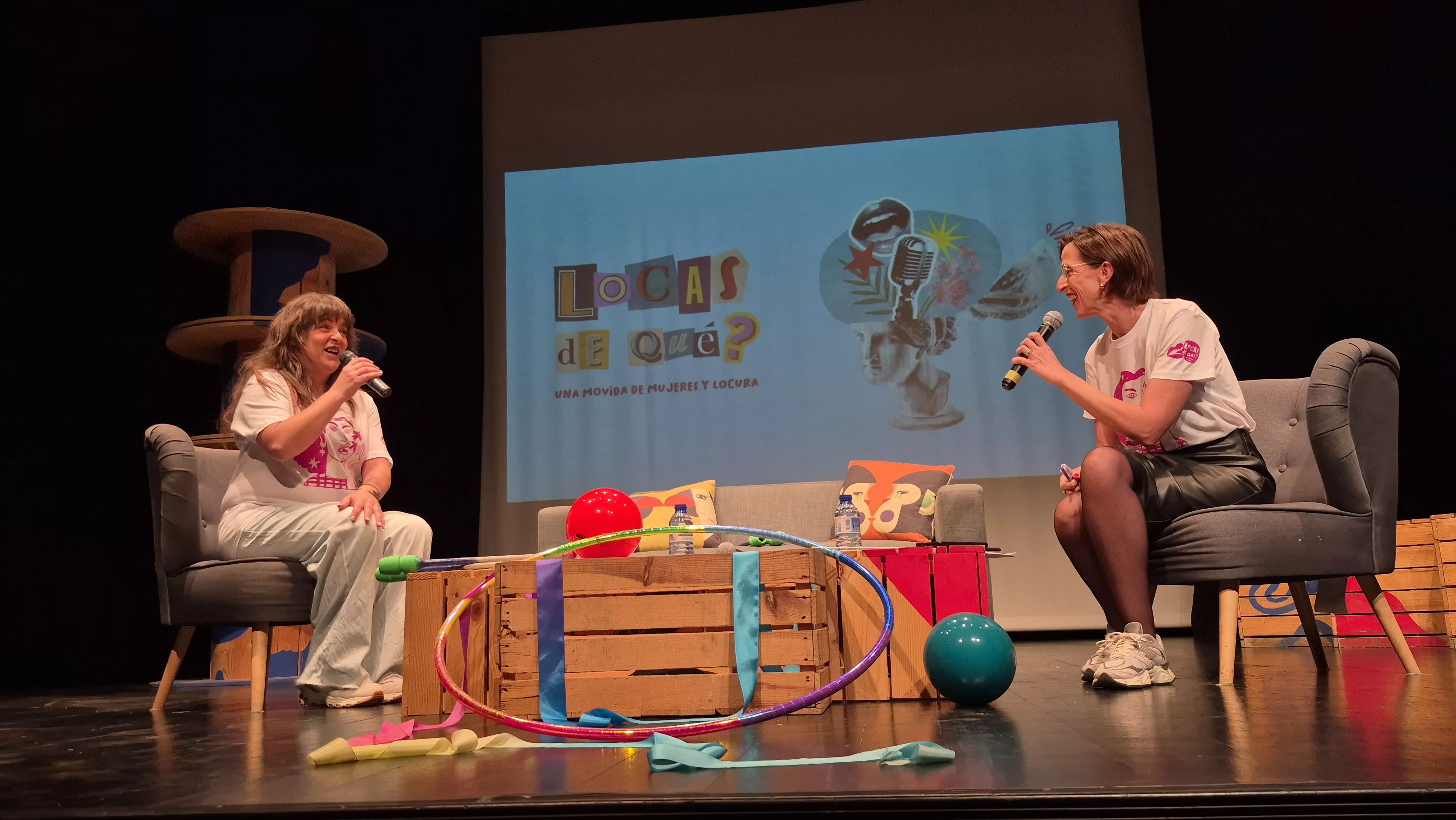 Asunta López y Ana Rosa Maza. Programa en directo de "Locas de qué" con Tania Lamarca. Foto Myriam Martínez