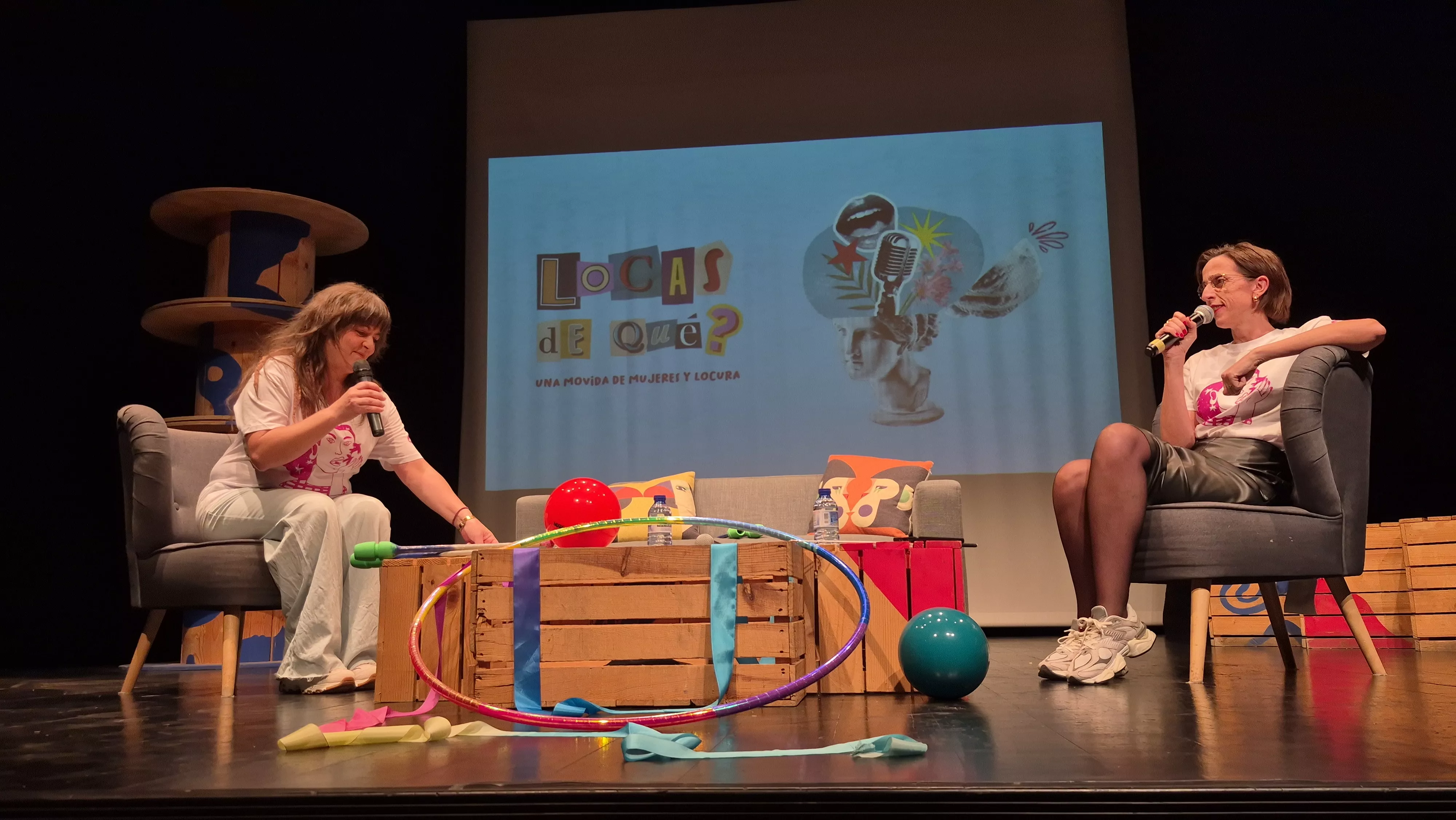 Asunta López y Ana Rosa Maza. Programa en directo de "Locas de qué" con Tania Lamarca. Foto Myriam Martínez
