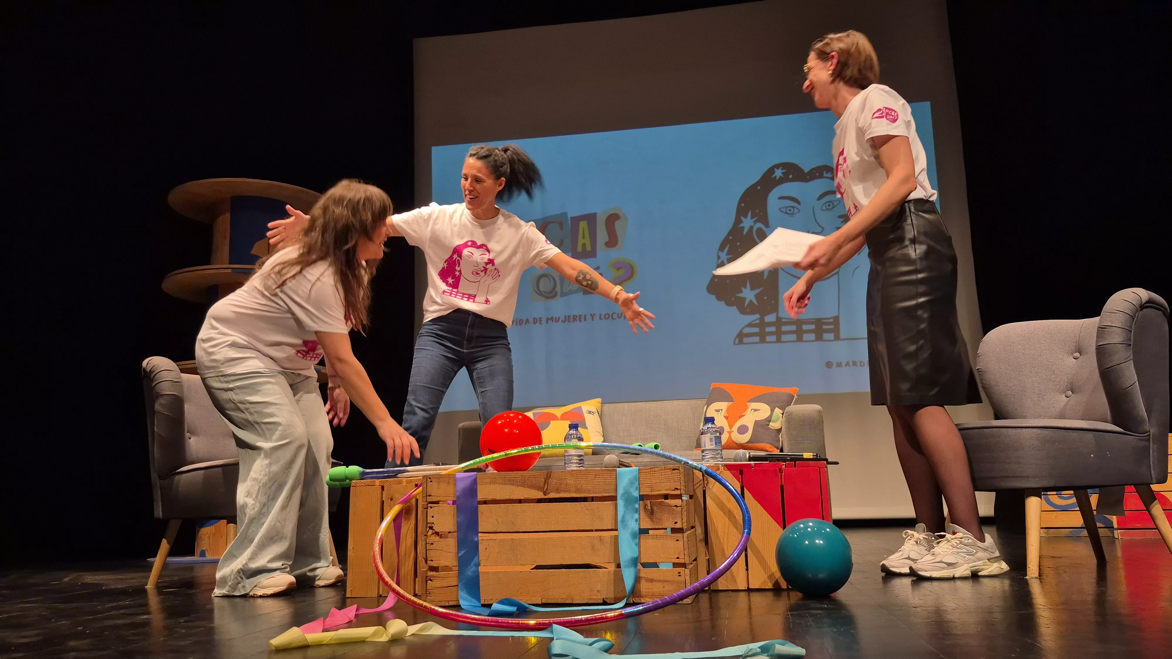 Asunta López, Tania Lamarca y Ana Rosa Maza. Programa en directo de "Locas de qué" con Tania Lamarca. Foto Myriam Martínez
