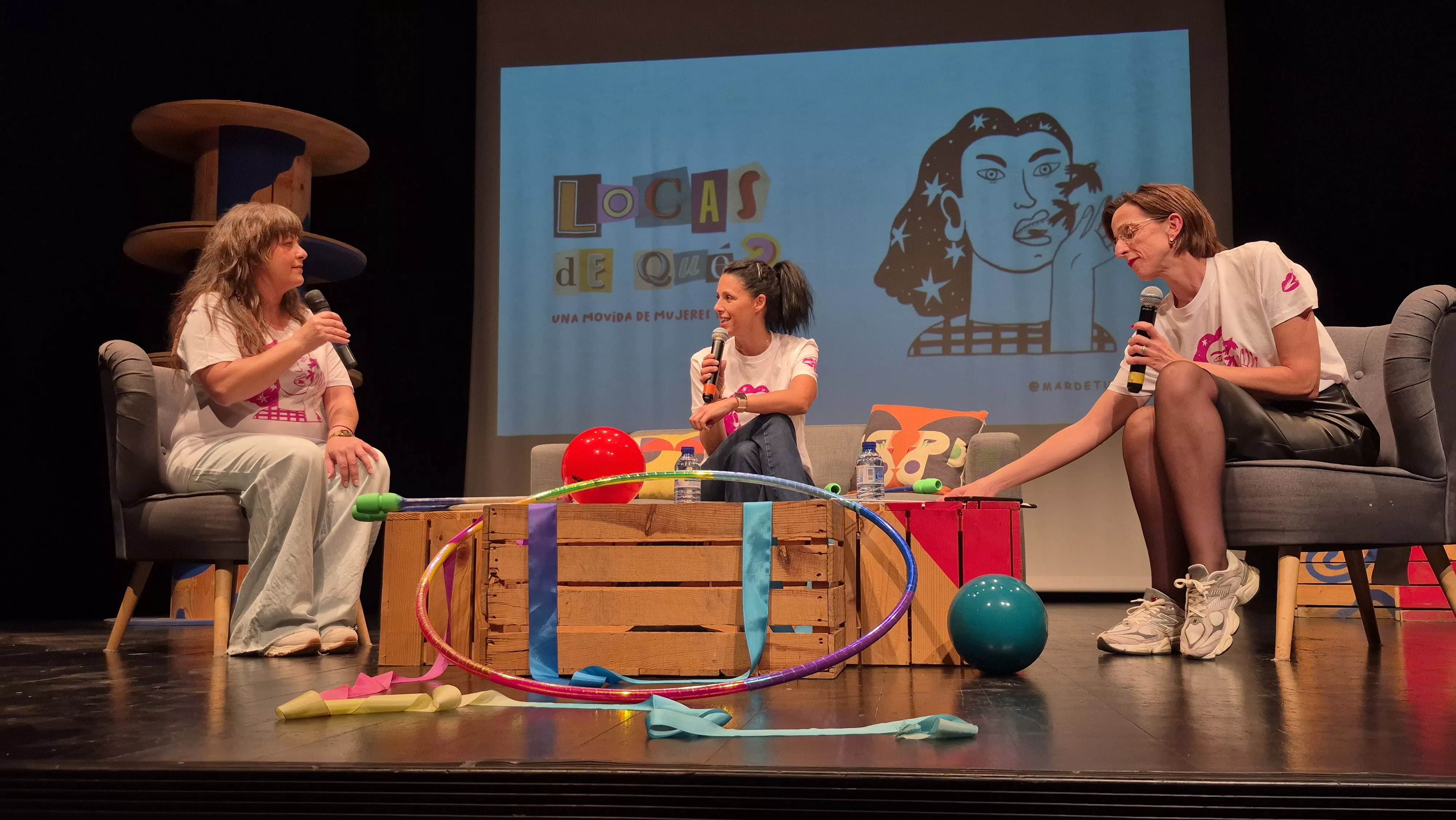 Asunta López, Tania Lamarca y Ana Rosa Maza. Programa en directo de "Locas de qué" con Tania Lamarca. Foto Myriam Martínez