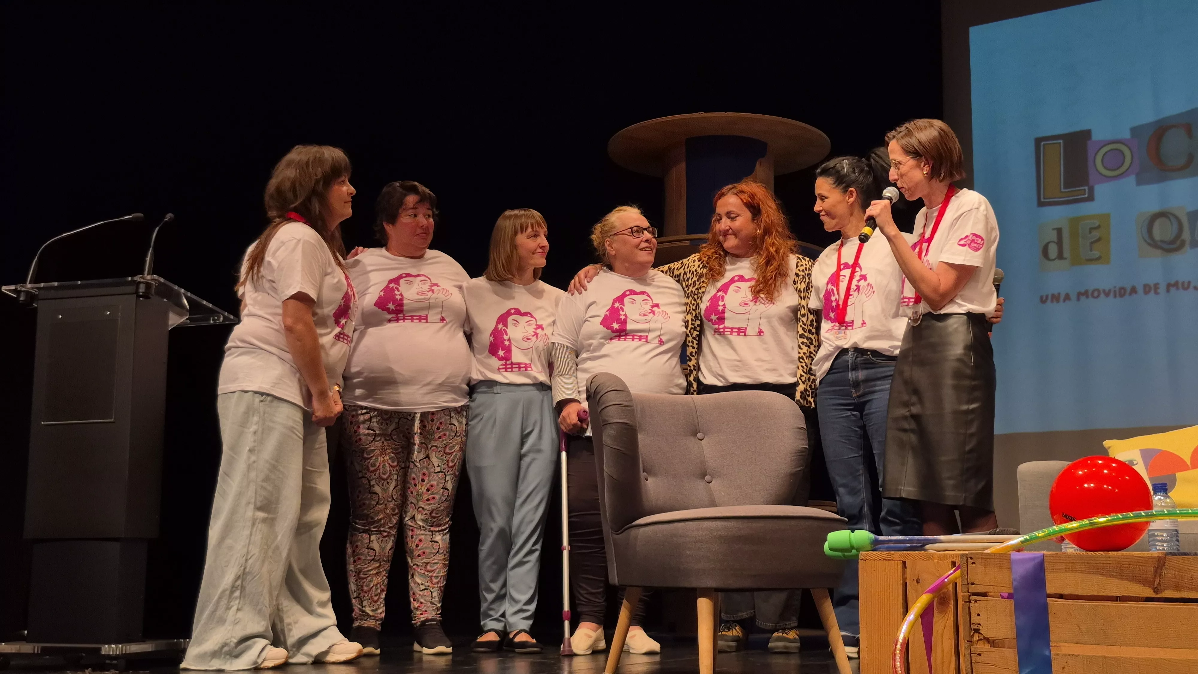 Equipo de "Locas de qué" con Tania Lamarca. Foto Myriam Martínez