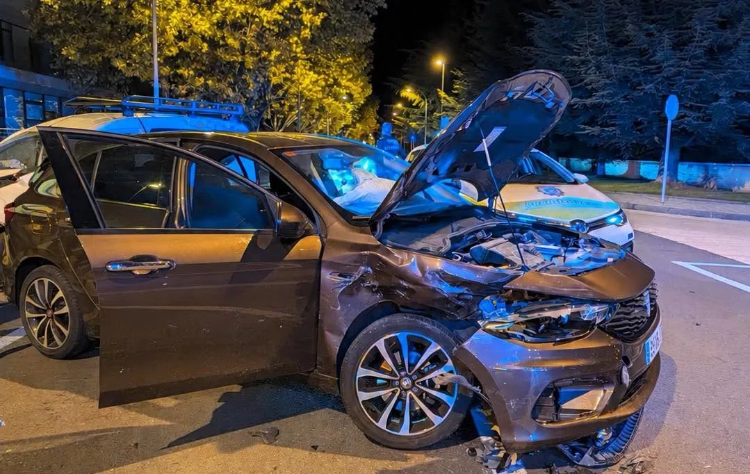 Dos accidentes de tráfico en 48 horas en una rotonda de Jaca dejan un herido leve. Foto Policía Local de Jaca