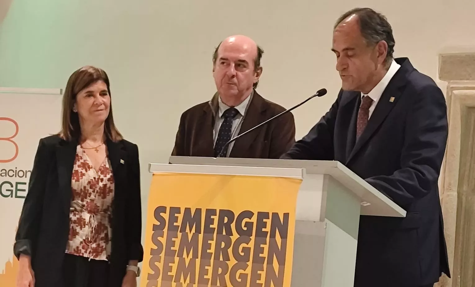 María Pilar Borraz y Ramón Boria, socios de honor con emblema de oro de Semergen.