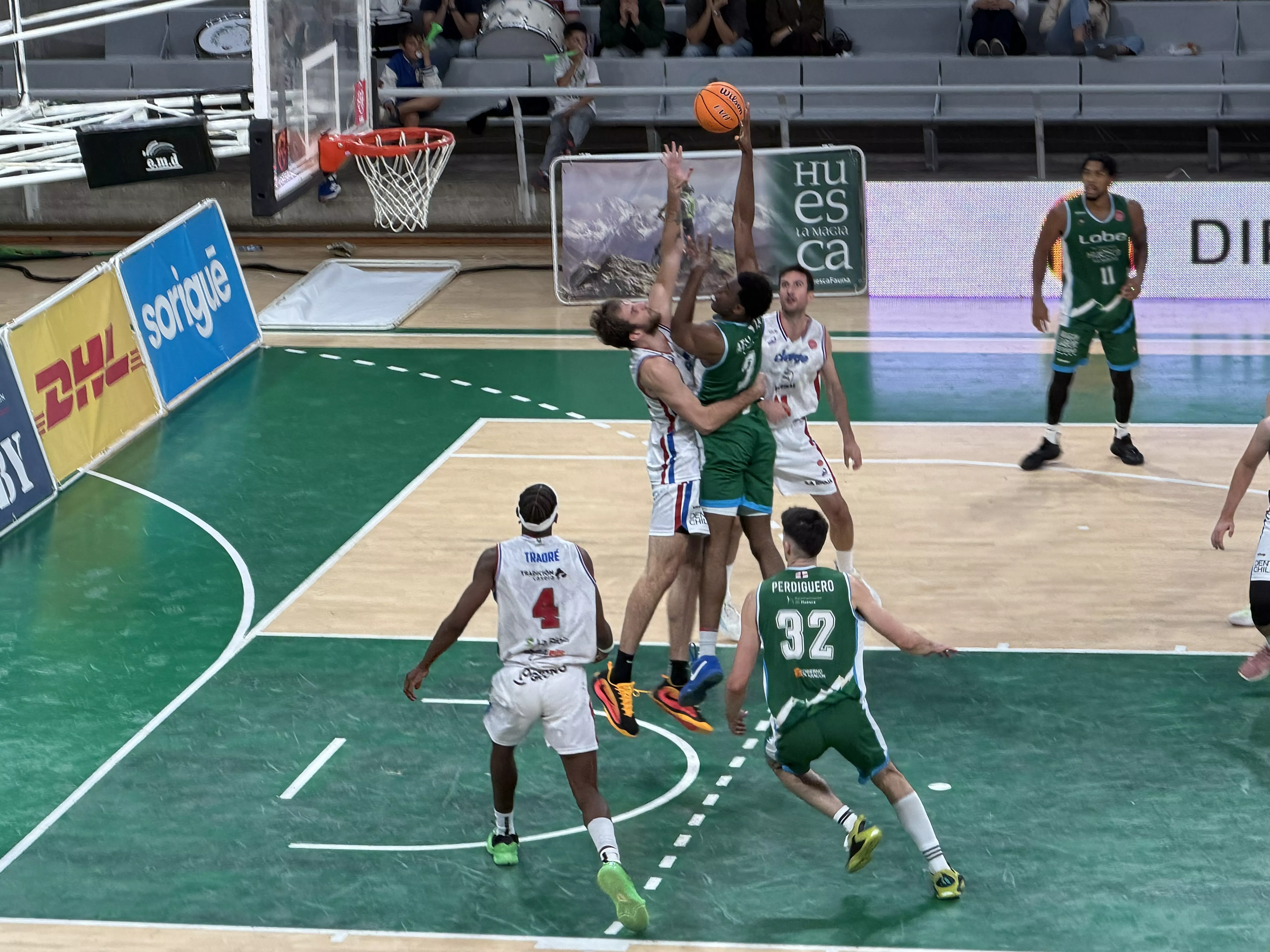 Lobe Huesca remonta en otro final de infarto y celebra el primer triunfo de la temporada (90-87). Foto: Adri Mora