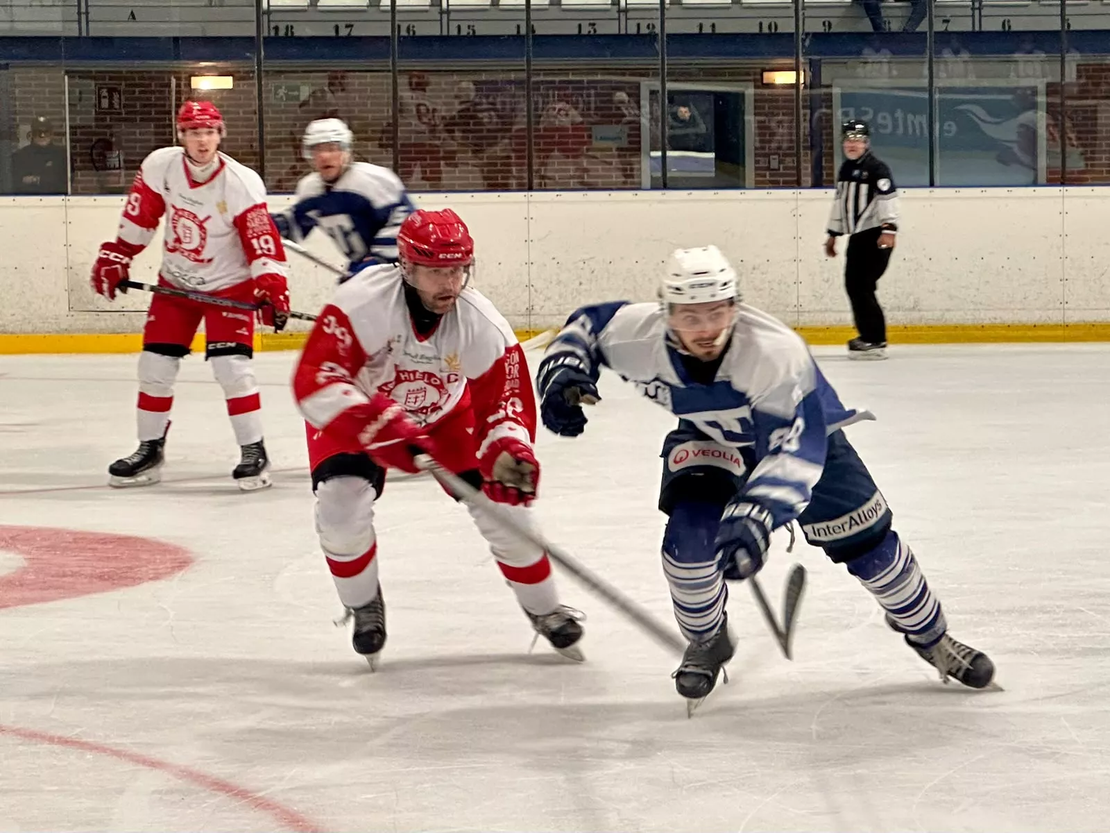 El Club Hielo Jaca se anotó una buena victoria ante el Txuri. Foto: CHJ