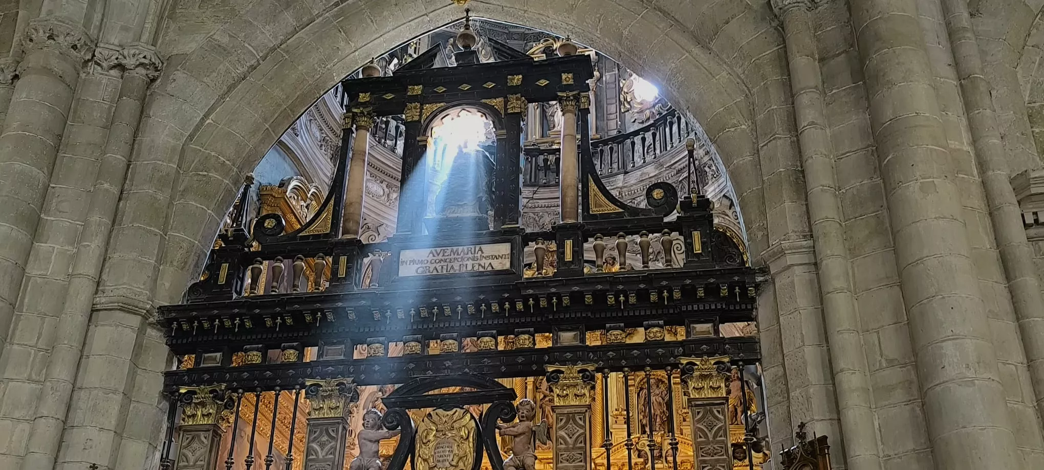 Asoleo de la Inmaculada Concepción en la Catedral de Huesca. Foto Joaquín Sarvisé