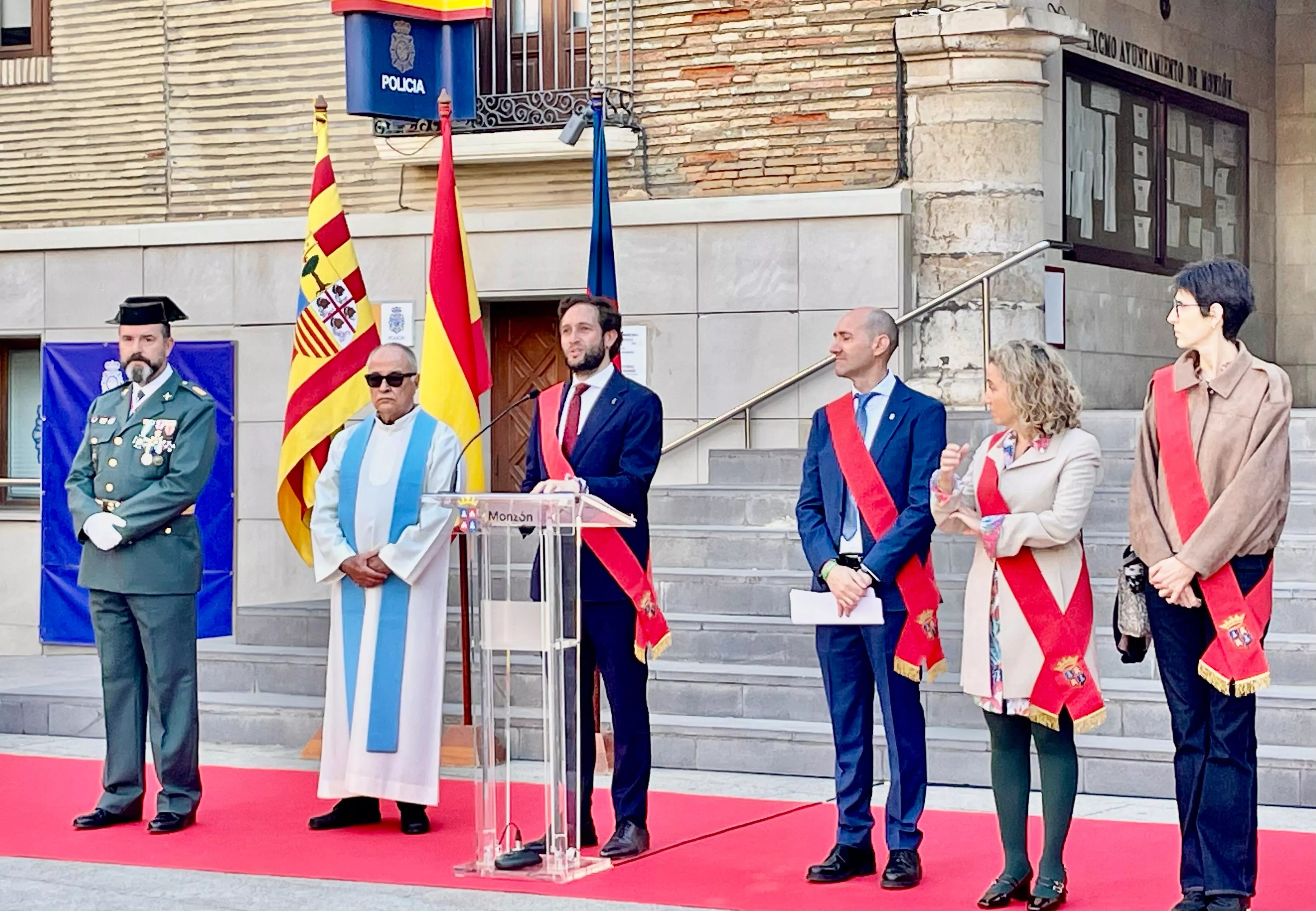 Virgen del Pilar, patrona de la Guardia Civil, en Monzón