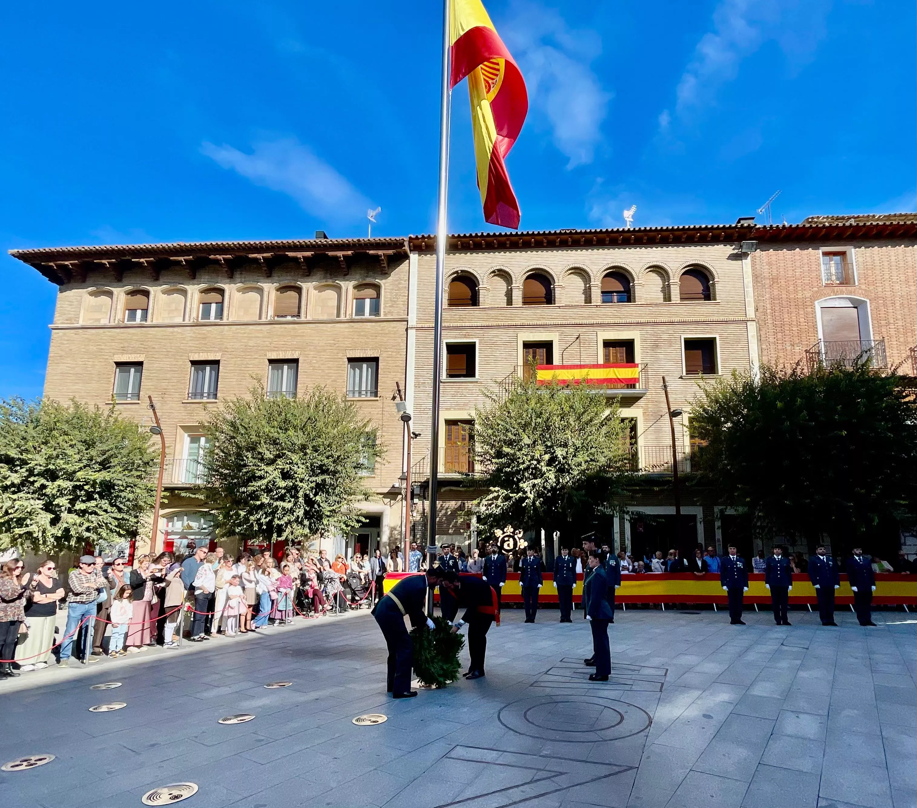 Virgen del Pilar, patrona de la Guardia Civil, en Monzón