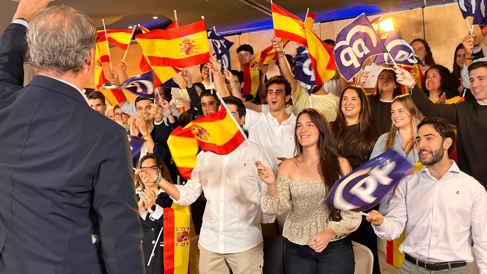 Acto público de Alberto Núñez Feijóo en Huesca. Foto Mercedes Manterola