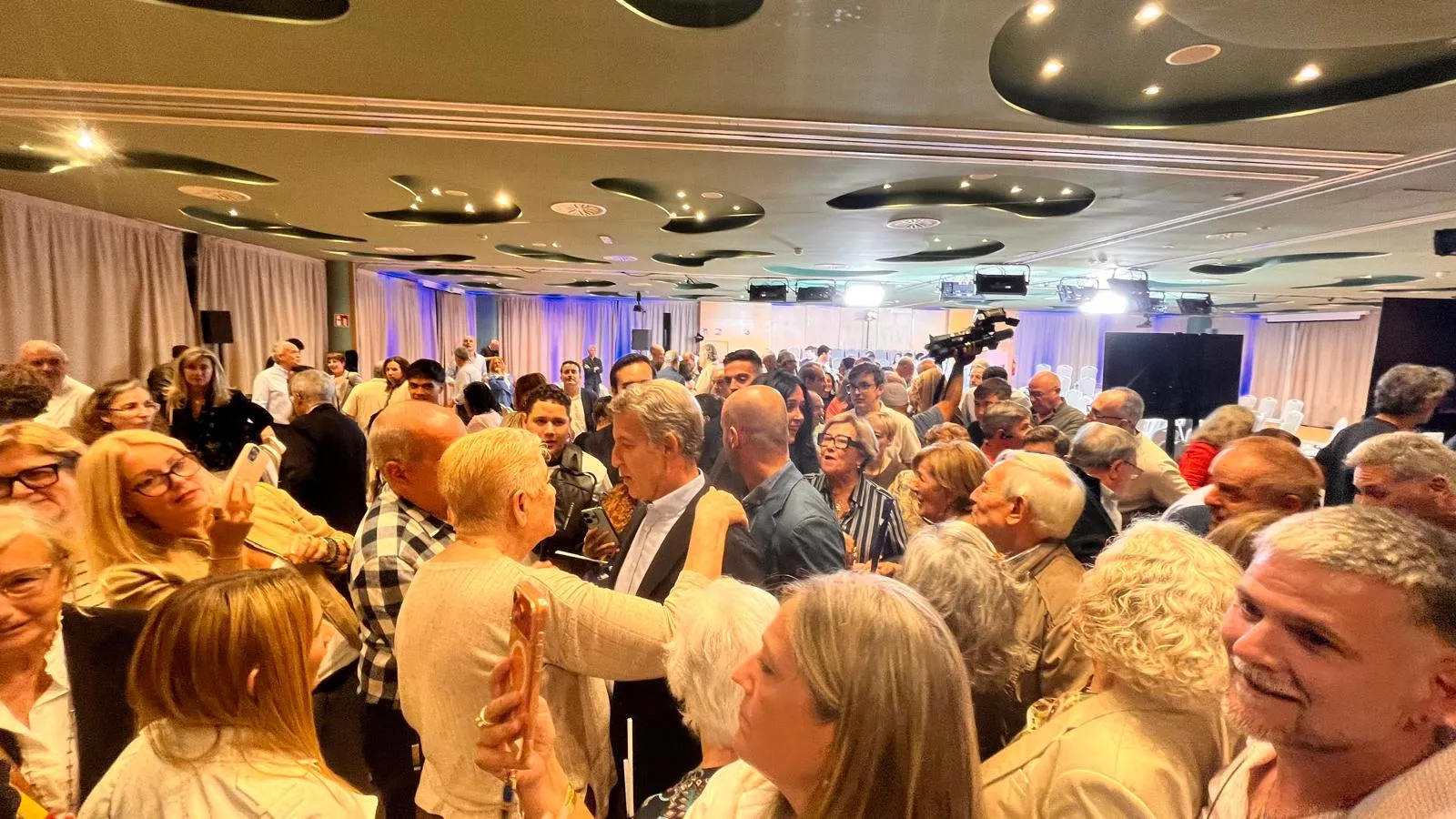 Acto público de Alberto Núñez Feijóo en Huesca. Foto Mercedes Manterola