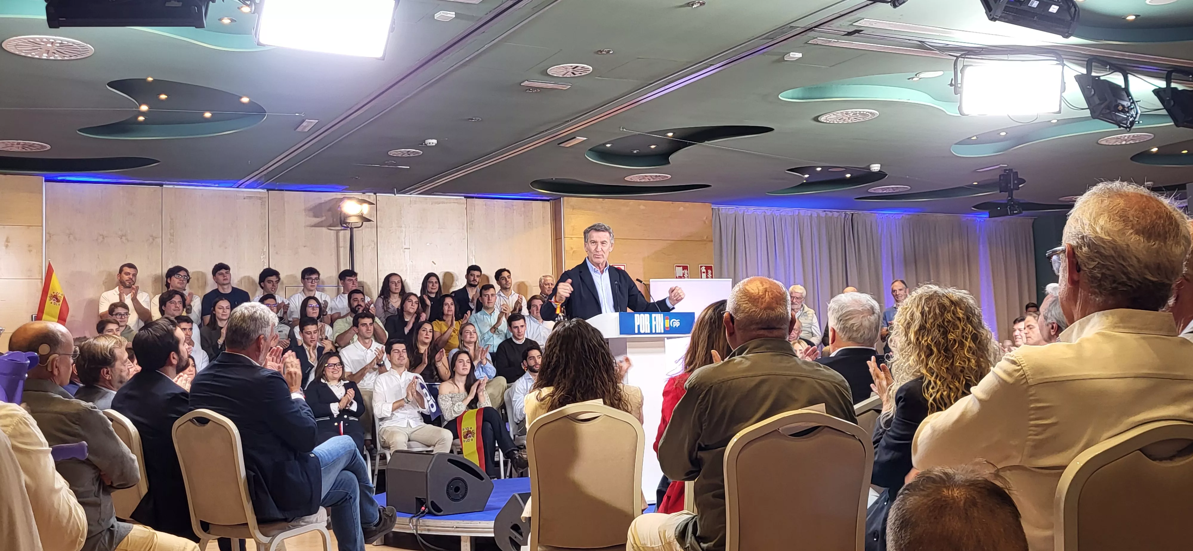 Acto público de Alberto Núñez Feijóo en Huesca. Foto Mercedes Manterola