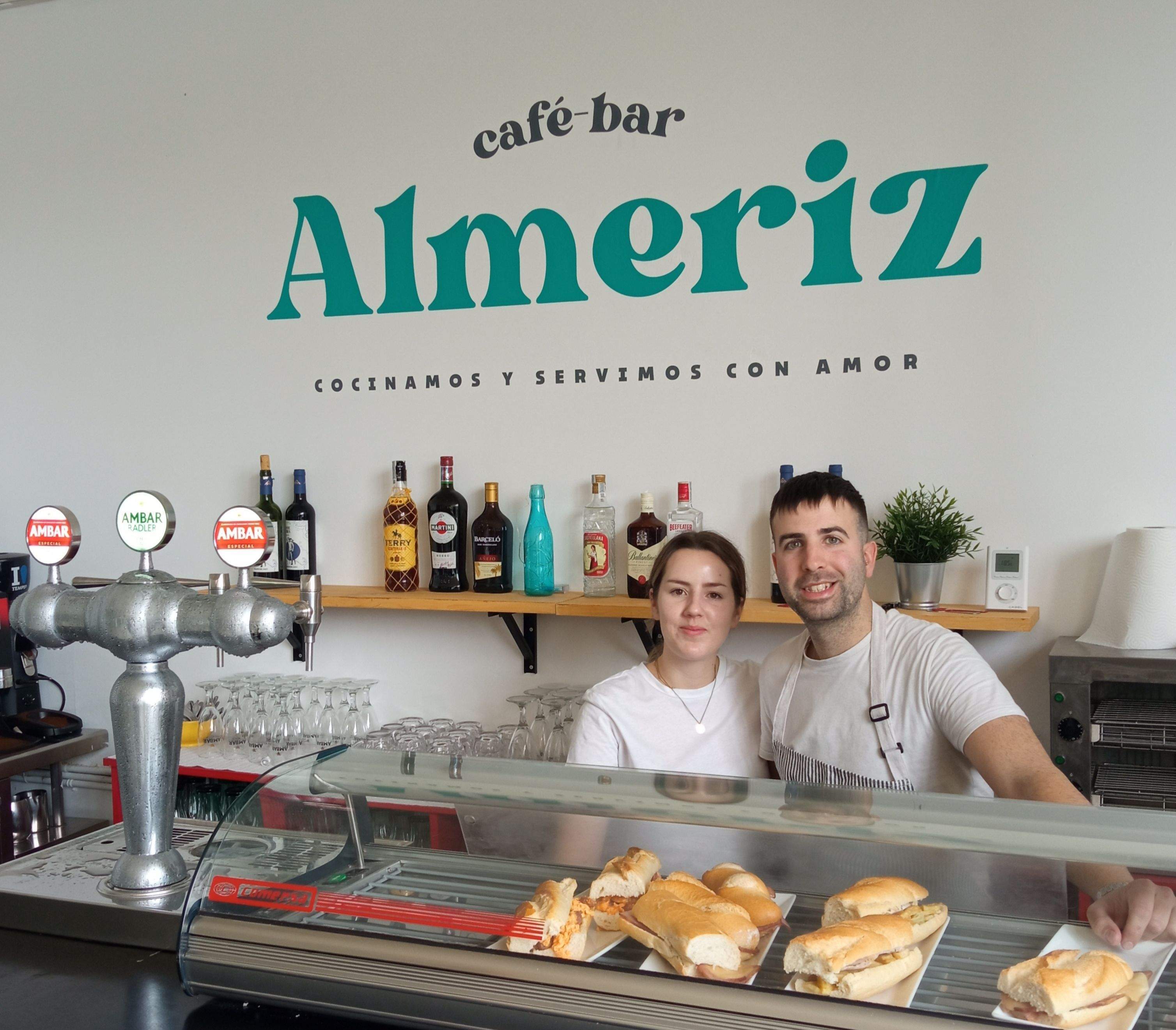 En macha el bar de la piscina Almériz, adjudicado a José Miguel Portolés. 