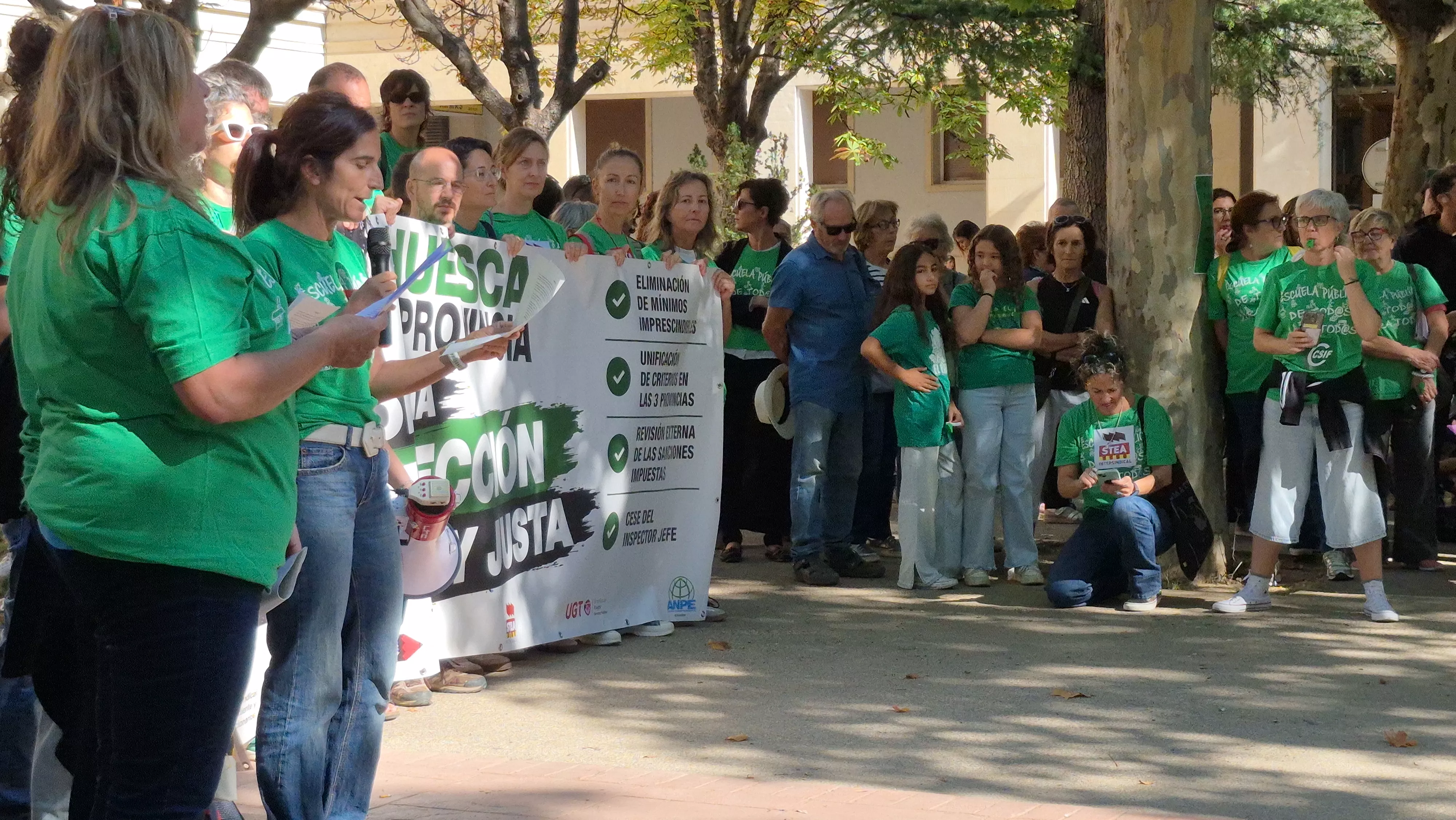 Concentración en Huesca en la jornada de huelga educativa. Foto Myriam Martínez