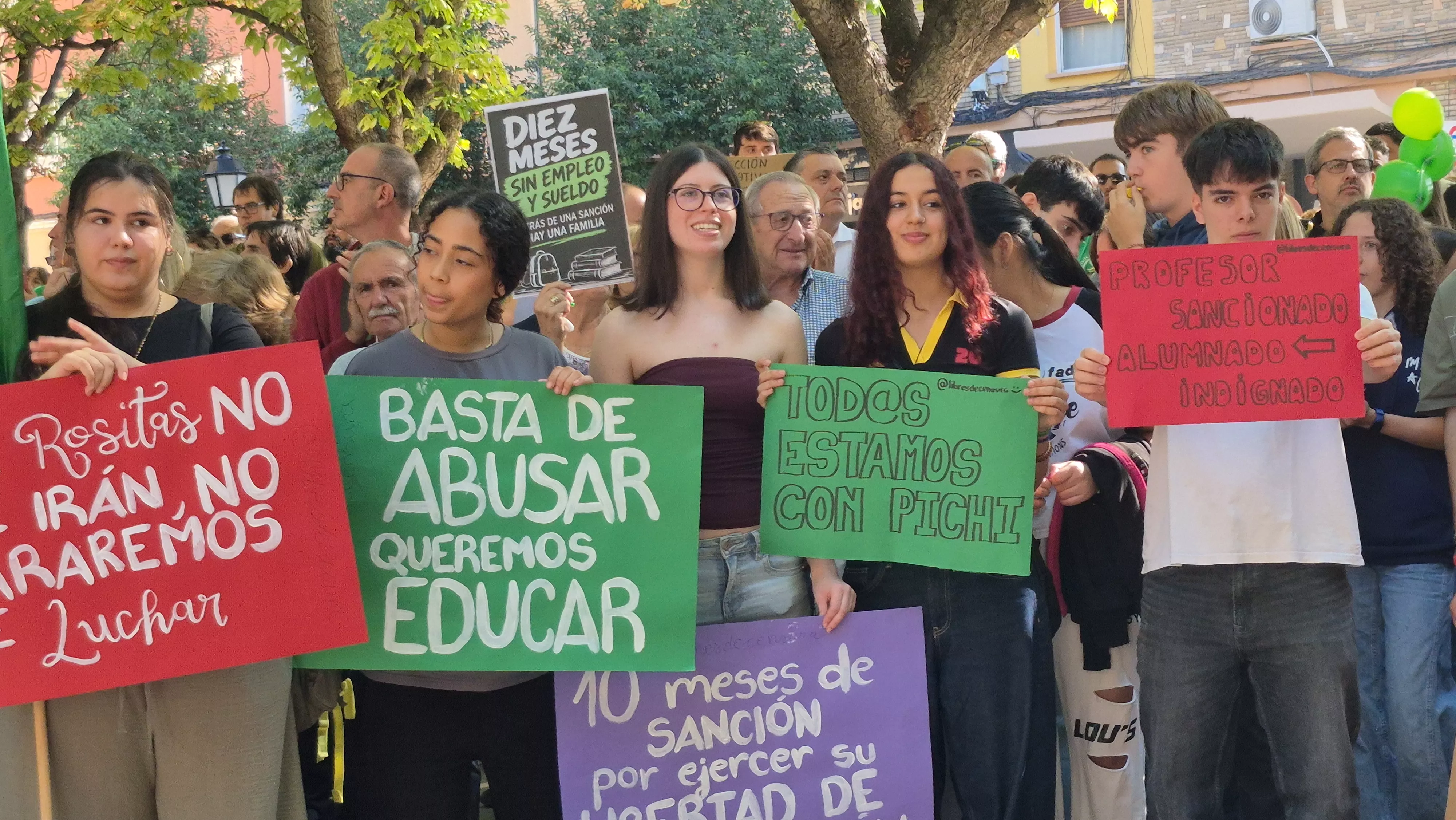 Concentración en Huesca en la jornada de huelga educativa. Foto Myriam Martínez