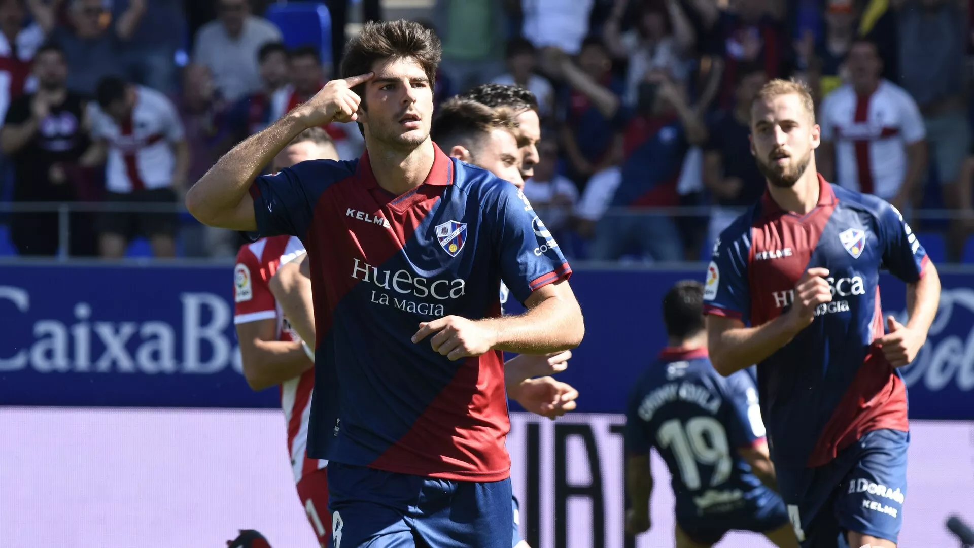 Gonzalo Melero realiza su habitual celebración tras anotar un gol en El Alcoraz con el Huesca. Foto: SD Huesca