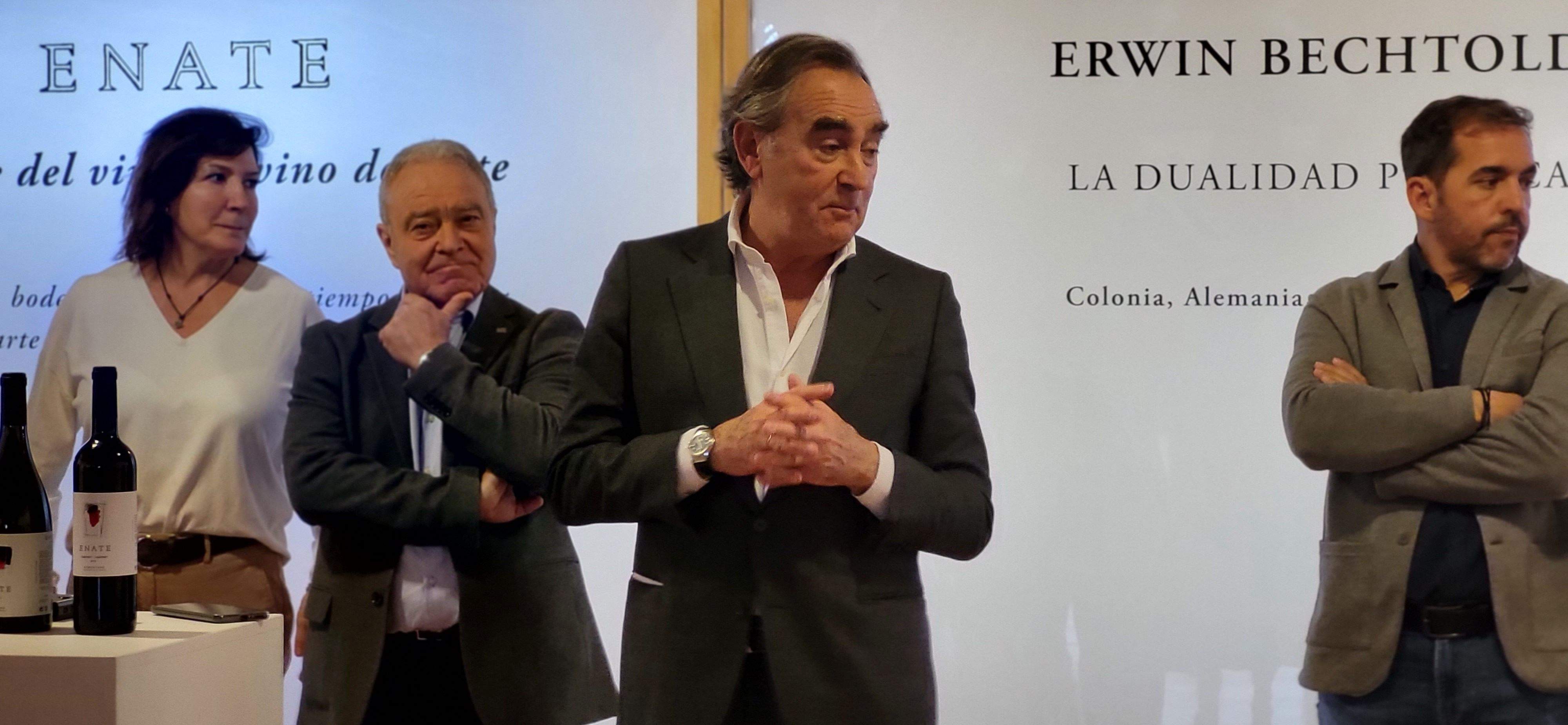 Luis Nozaleda, Miguel Gracia y Lola Durán en la inauguración de la exposición de Bechtold. Foto Myriam Martínez