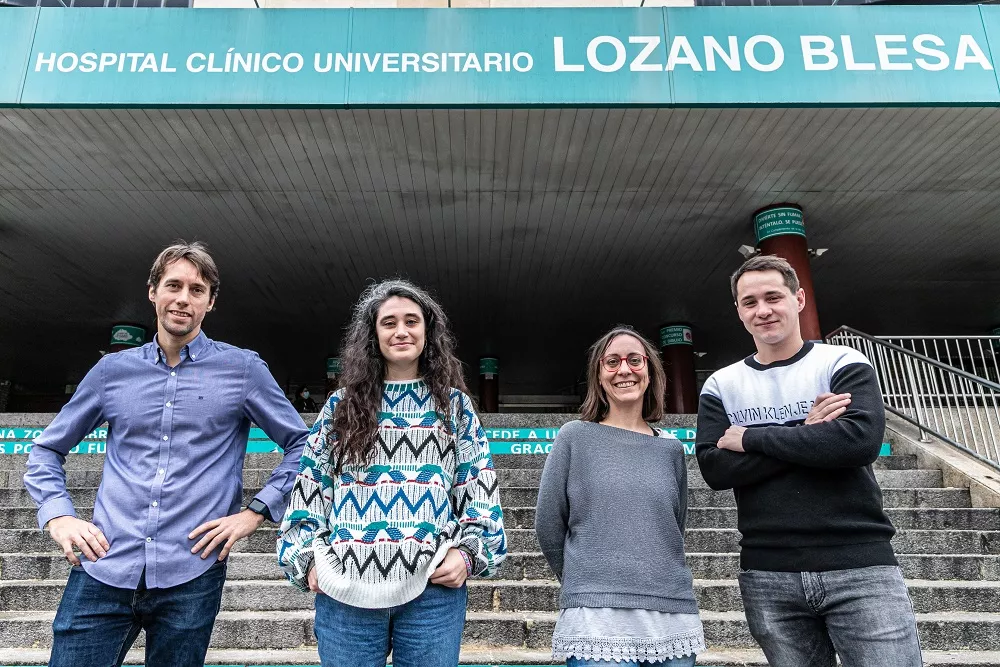 Rebeca Sanz, segunda por la derecha, junto a otros investigadores.