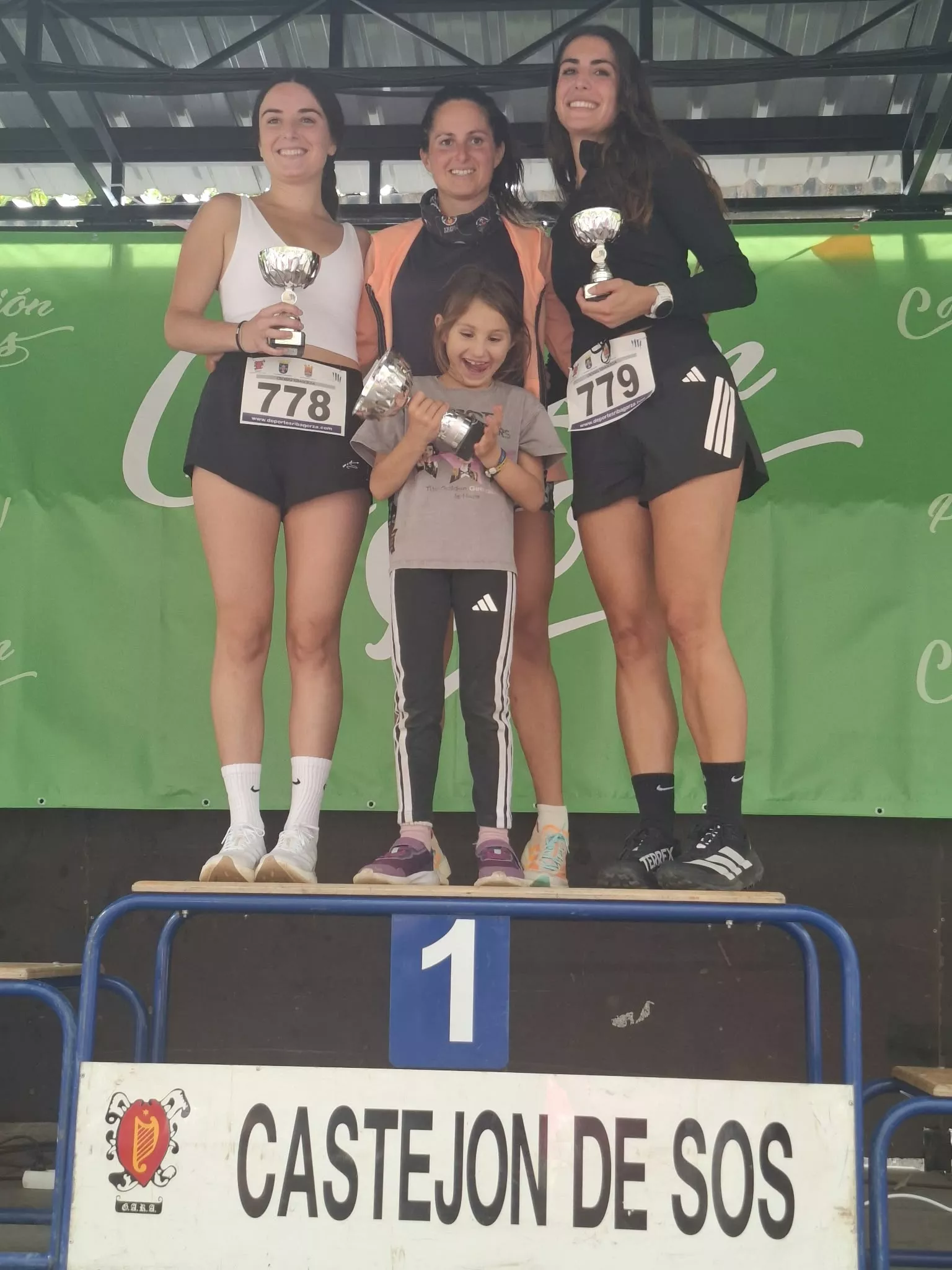 Cross de Castejón de Sos 2026. Podio absoluto femenino.