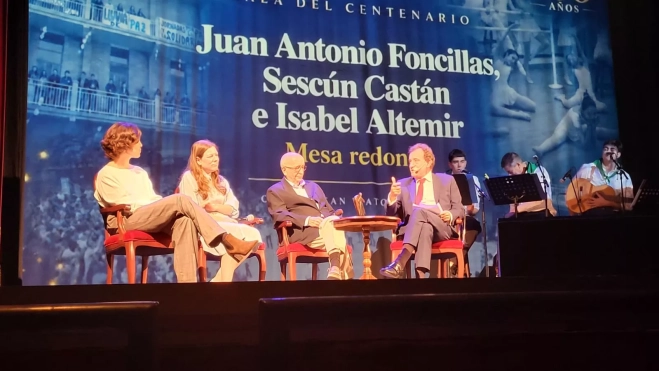 Juan Antonio Foncillas, Sescún Castán e Isabel Altemir con Javier Gállego