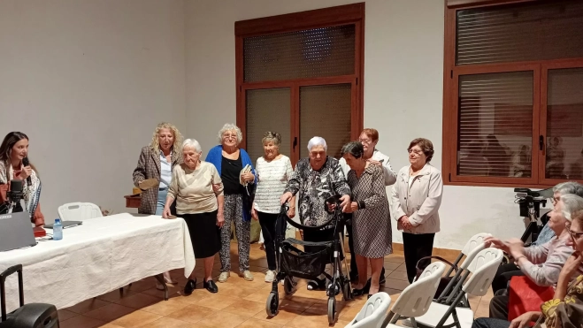 Homenaje a Vicenta Carruesco. Homenaje a Vicenta Carruesco.
