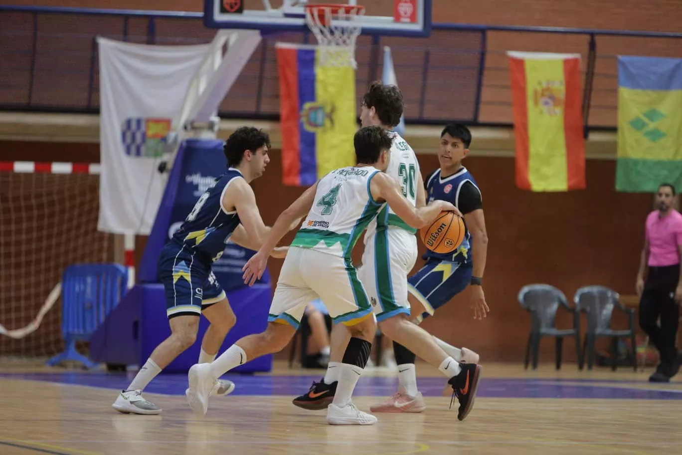 Alvarado dirige el ataque de Lobe Huesca la Magia. Foto FEB