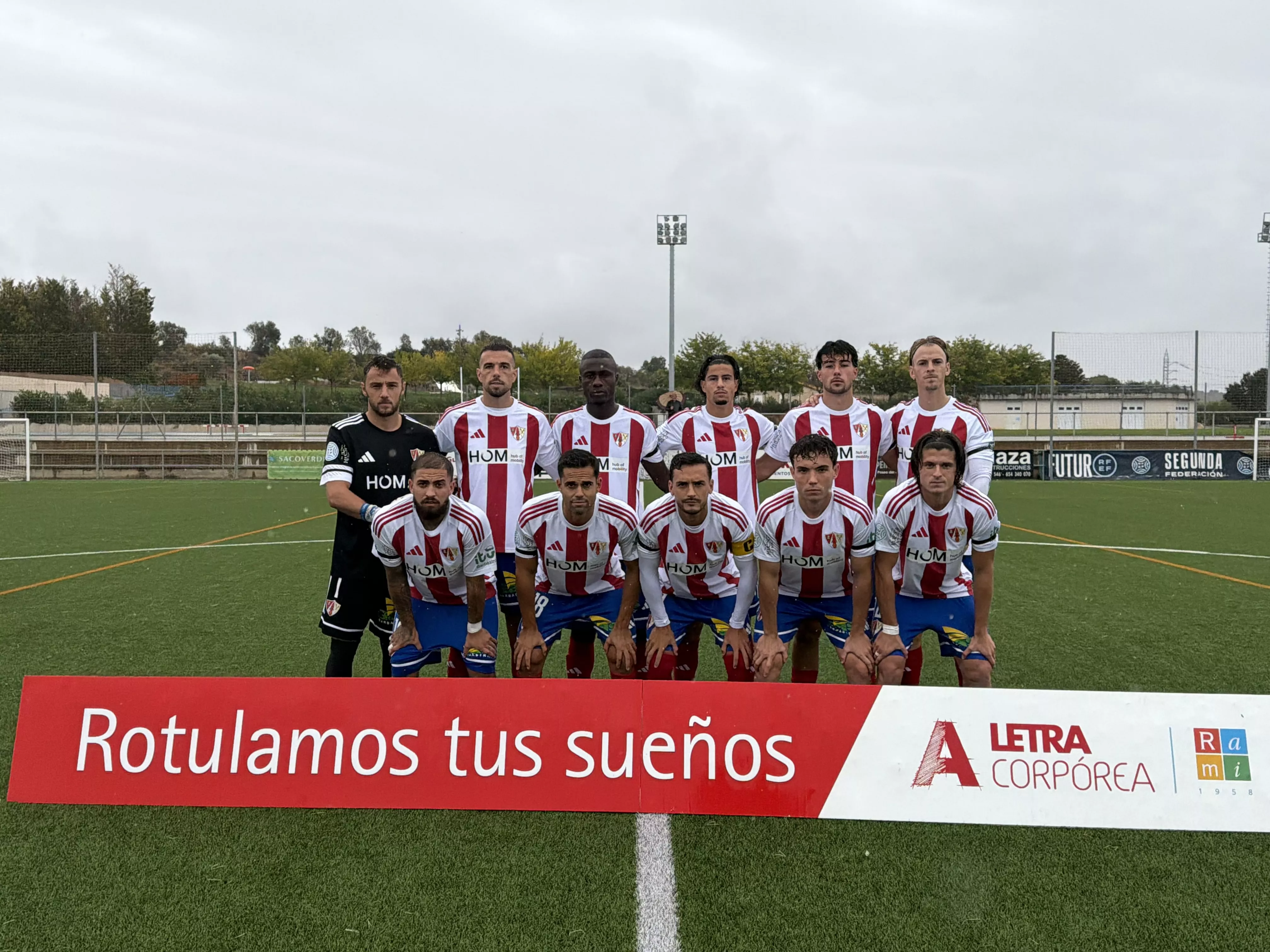 Igualdad máxima entre Barbastro y Manresa en un partido muy disputado (0-0). Foto: Adri Mora