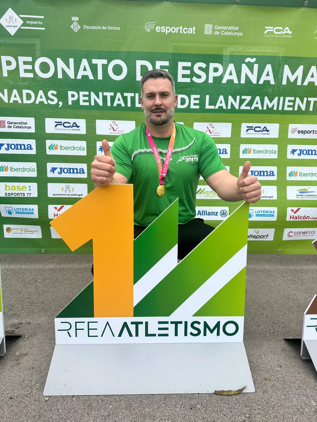 Luis Led, oro en M-40 y récord de Aragón en martillo pesado.