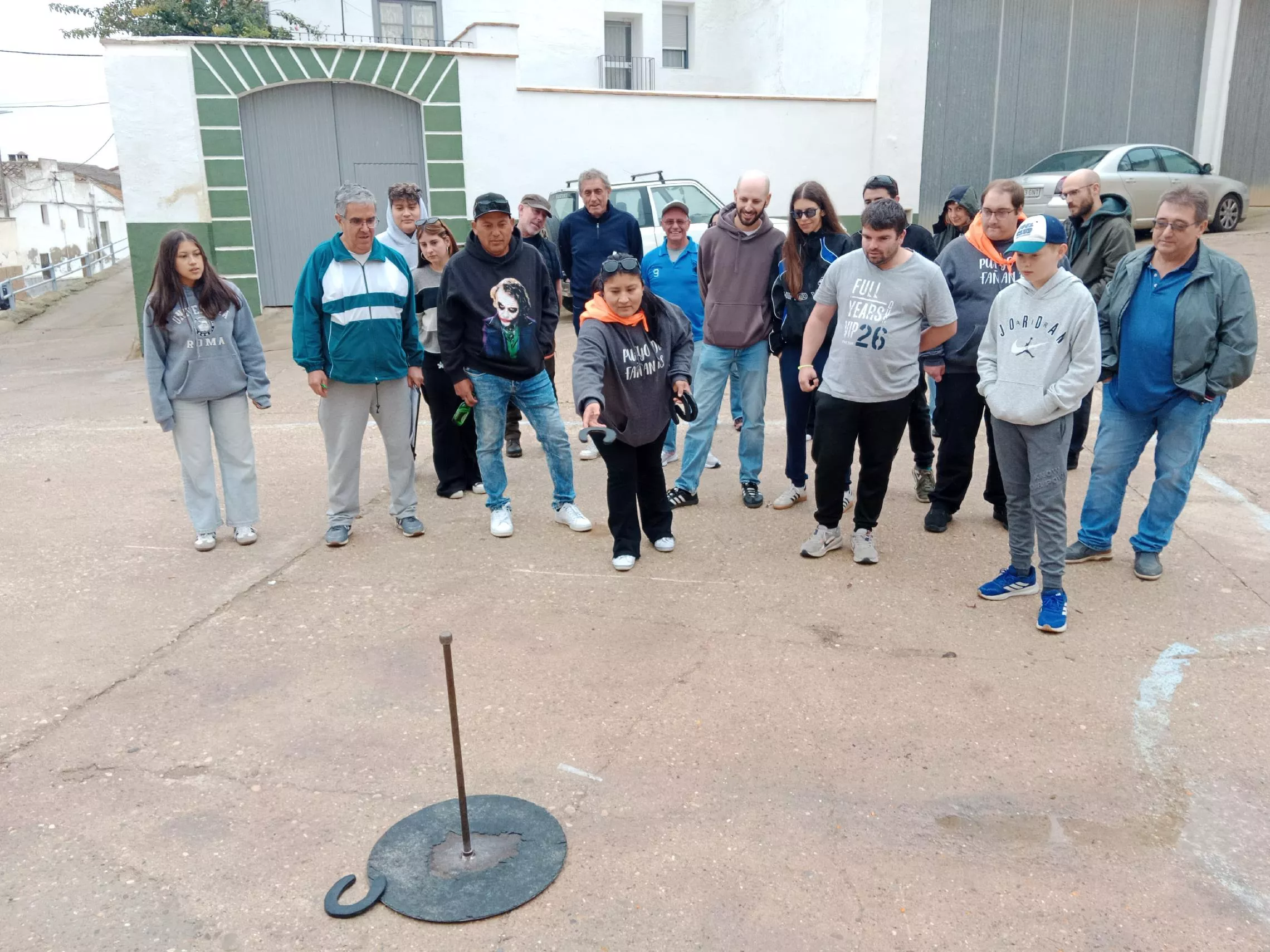 Juegos tradicionales en Pueyo de Fañanas, herraduras
