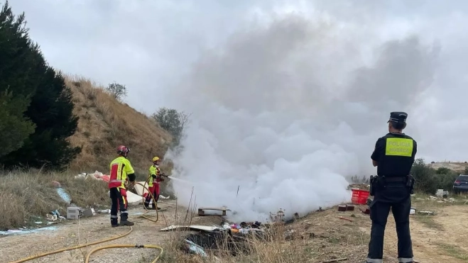 Imagen del incendio en el camino de Jara.