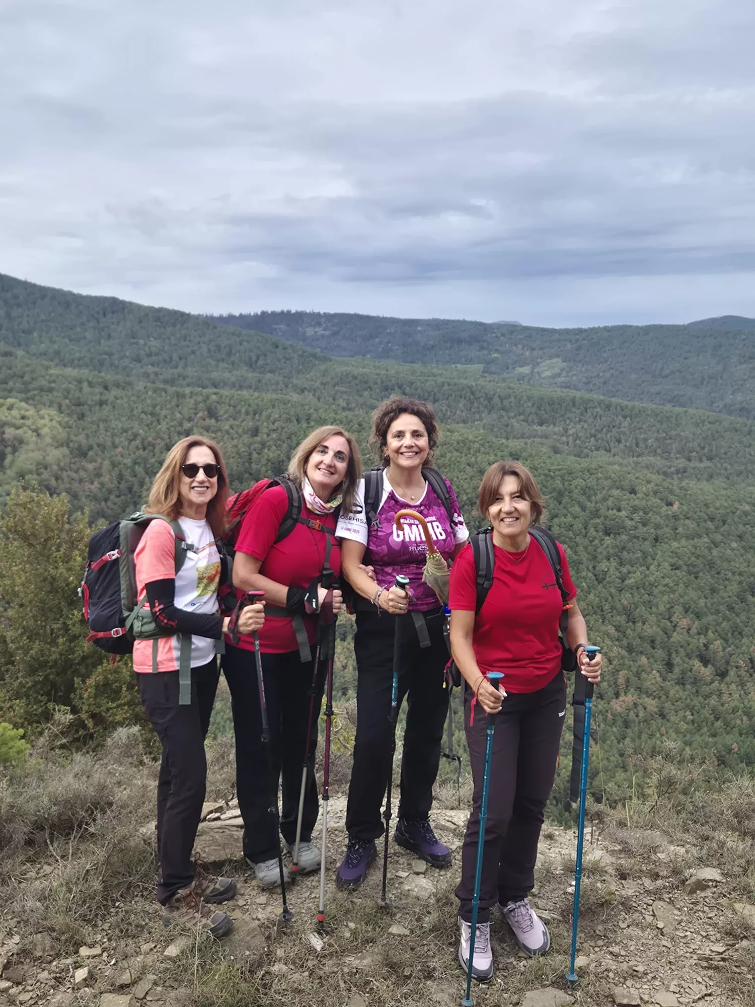 Etapa Acumuer-Castiello de Jaca del GR-15 por los Javieres. Fotos Juanlu Herrero y Nico Alonso