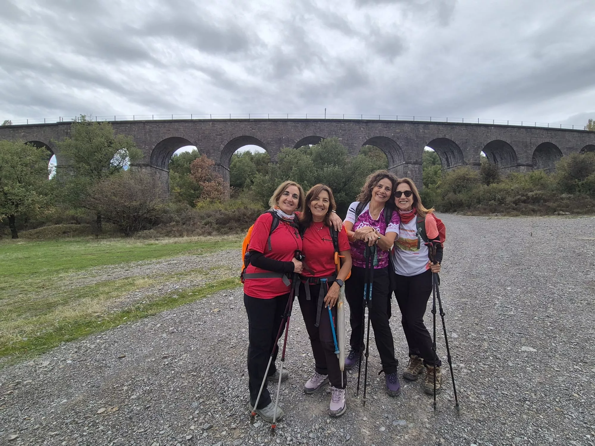 Etapa Acumuer-Castiello de Jaca del GR-15 por los Javieres. Fotos Juanlu Herrero y Nico Alonso
