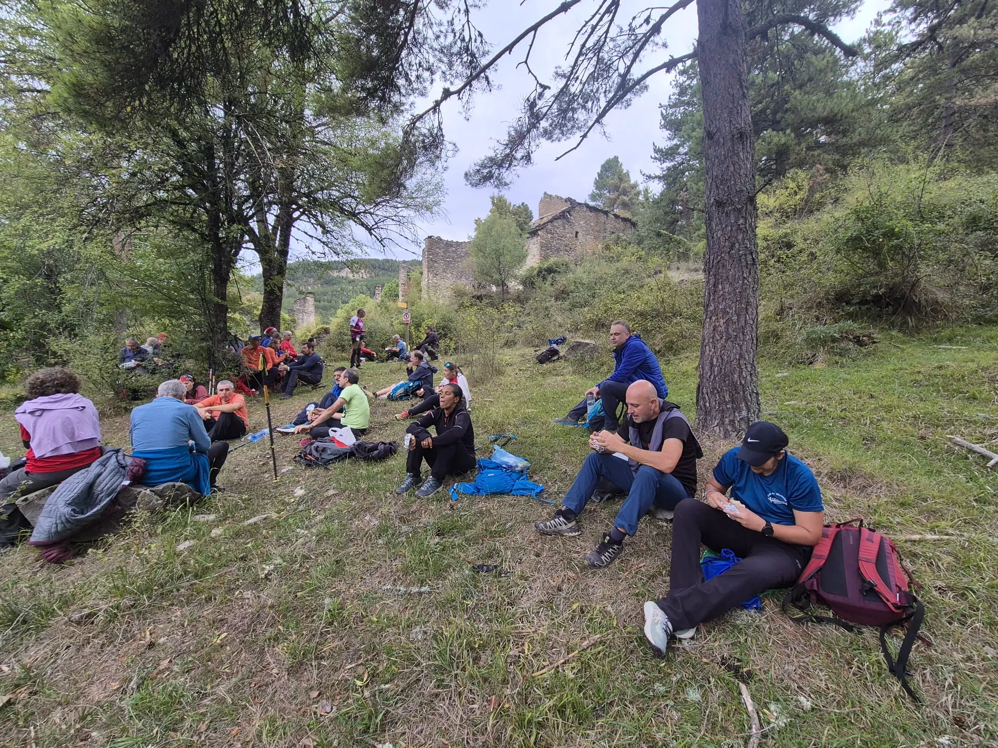 Etapa Acumuer-Castiello de Jaca del GR-15 por los Javieres. Fotos Juanlu Herrero y Nico Alonso