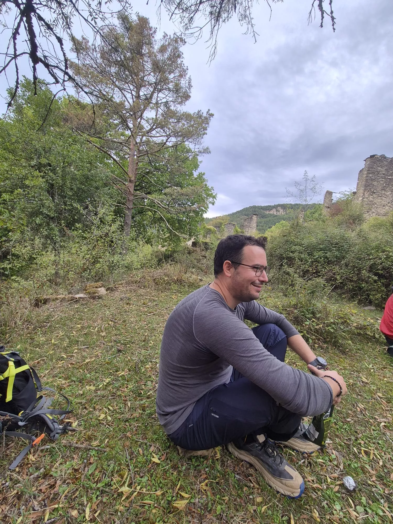 Etapa Acumuer-Castiello de Jaca del GR-15 por los Javieres. Fotos Juanlu Herrero y Nico Alonso