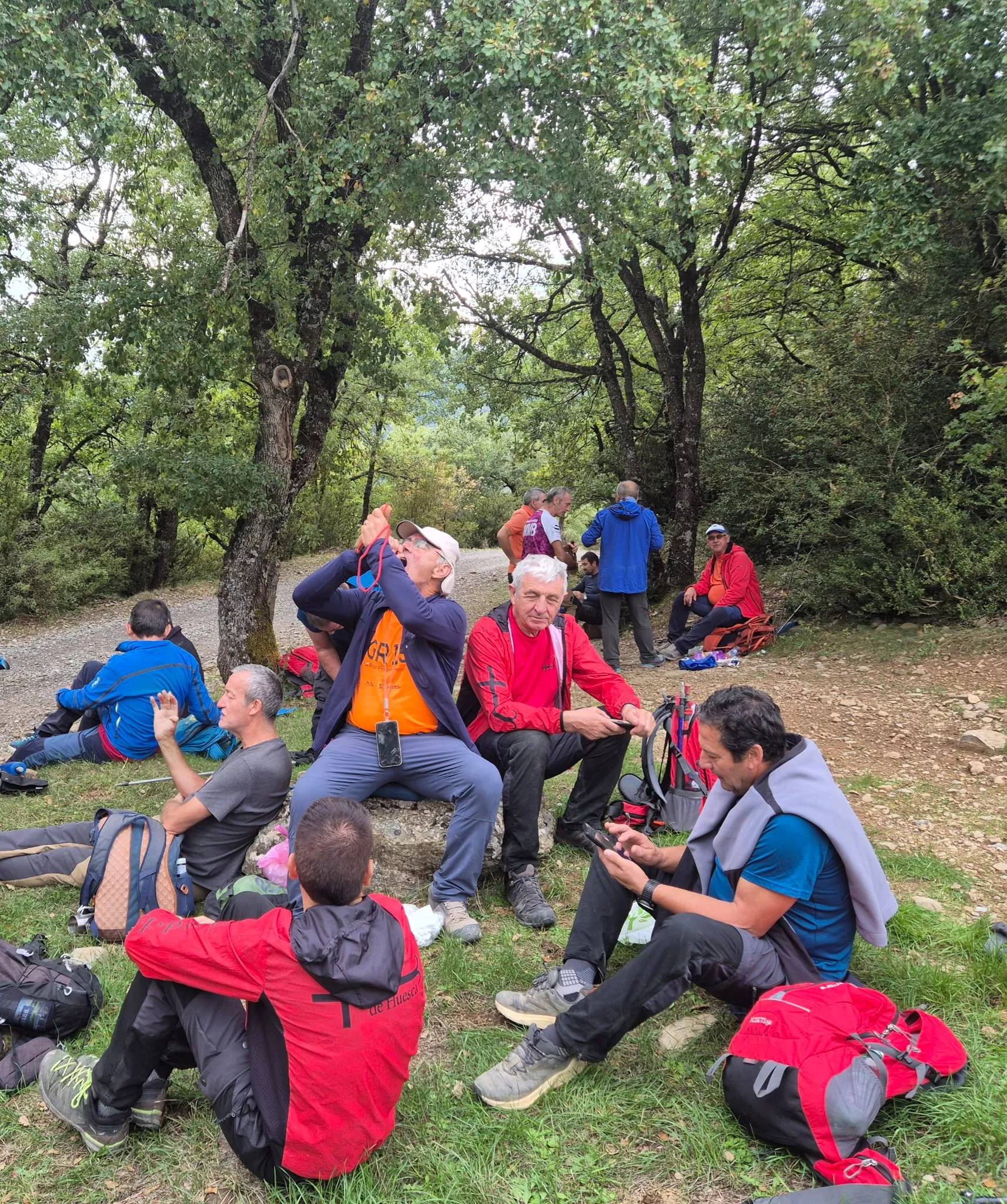 Etapa Acumuer-Castiello de Jaca del GR-15 por los Javieres. Fotos Juanlu Herrero y Nico Alonso