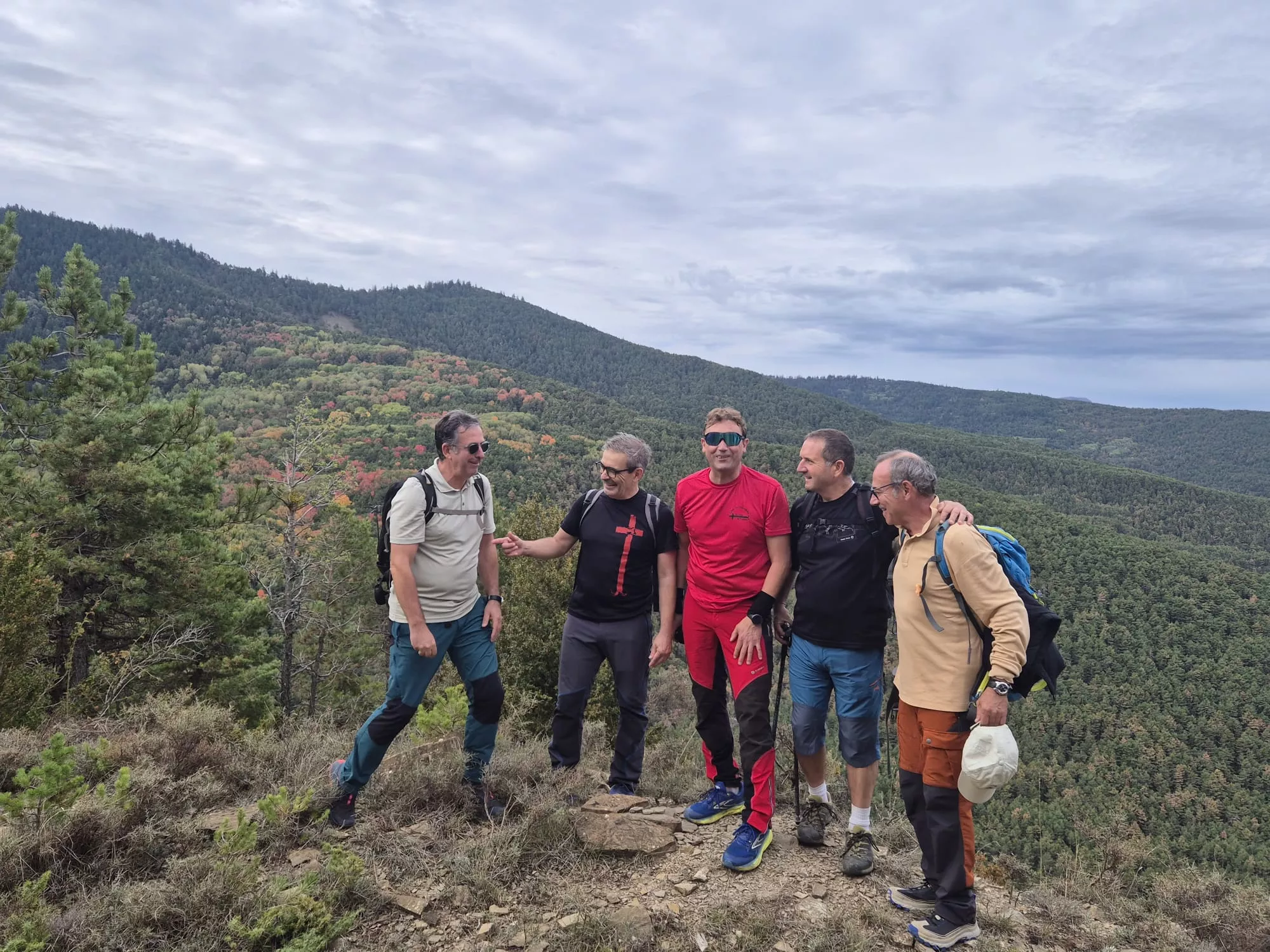 Etapa Acumuer-Castiello de Jaca del GR-15 por los Javieres. Fotos Juanlu Herrero y Nico Alonso