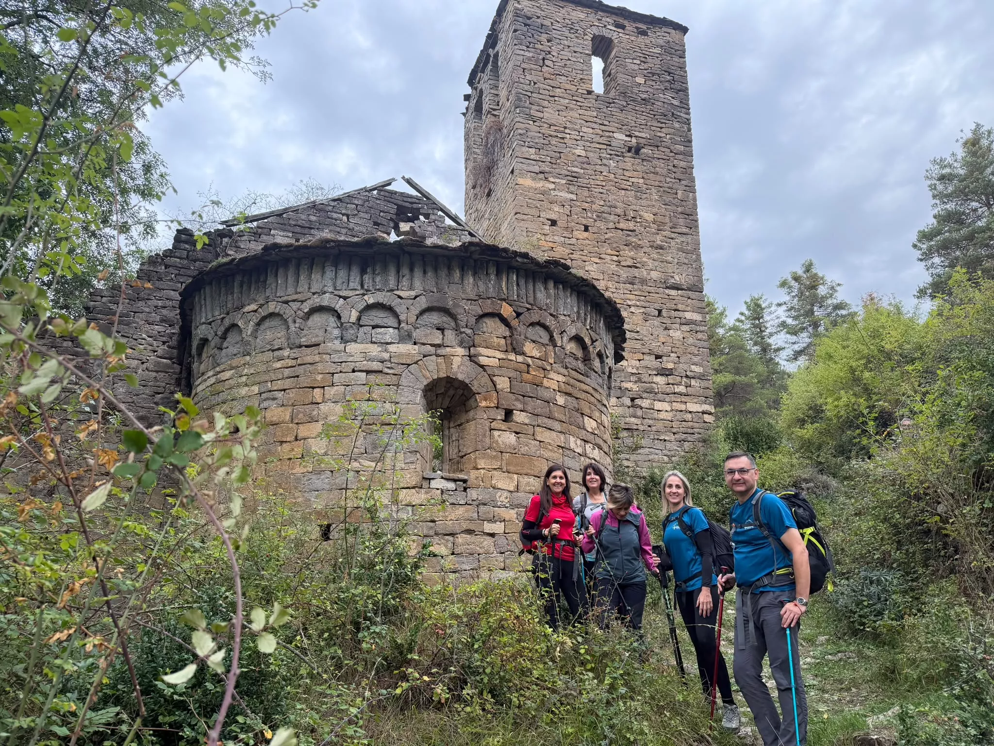 Etapa Acumuer-Castiello de Jaca del GR-15 por los Javieres. Fotos Juanlu Herrero y Nico Alonso