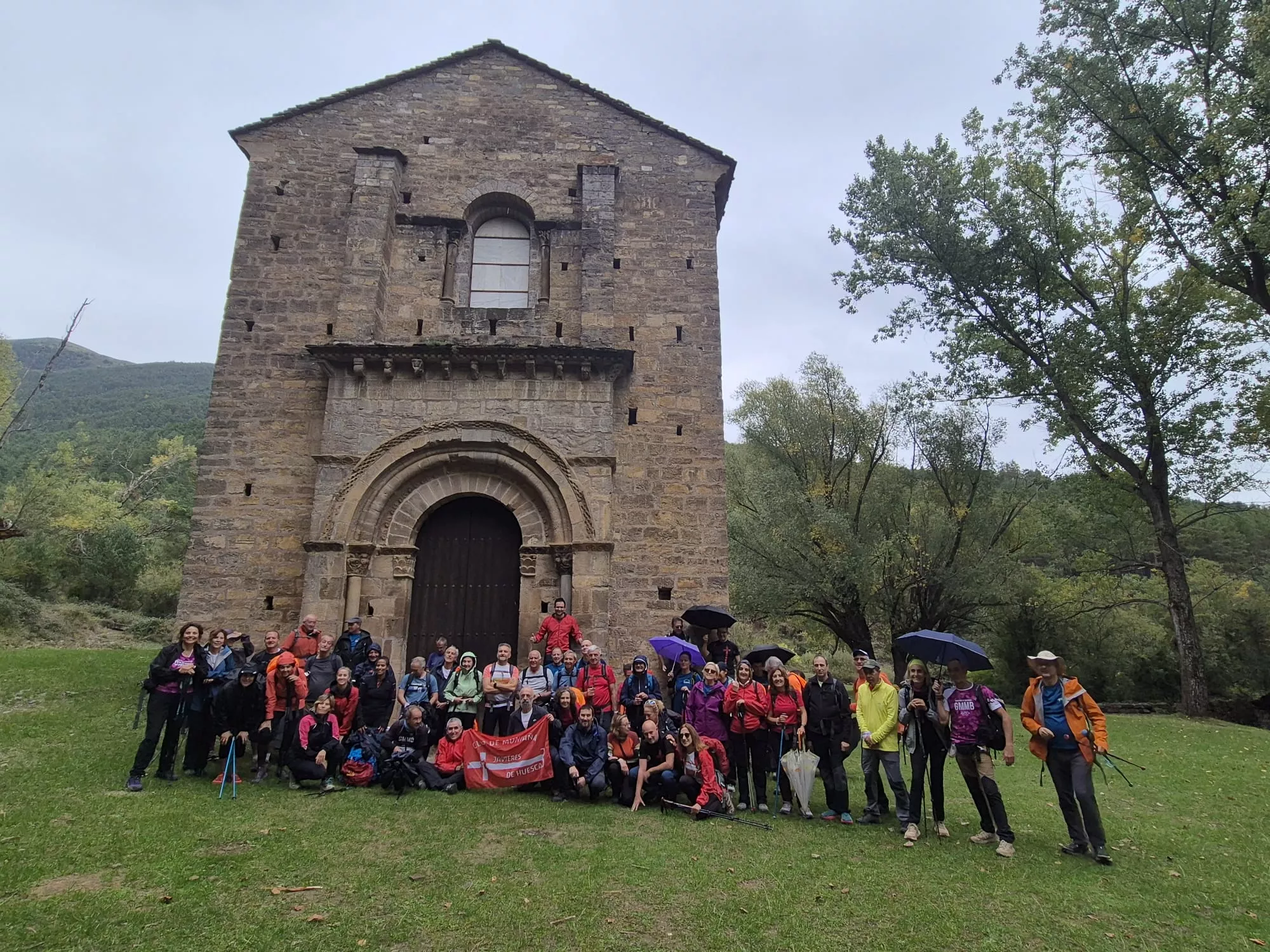 Etapa Acumuer-Castiello de Jaca del GR-15 por los Javieres. Fotos Juanlu Herrero y Nico Alonso