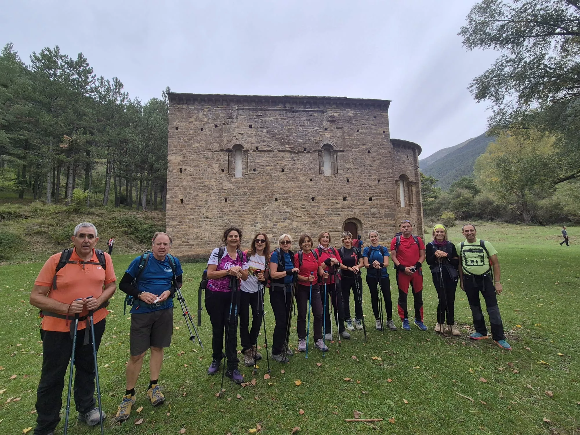 Etapa Acumuer-Castiello de Jaca del GR-15 por los Javieres. Fotos Juanlu Herrero y Nico Alonso