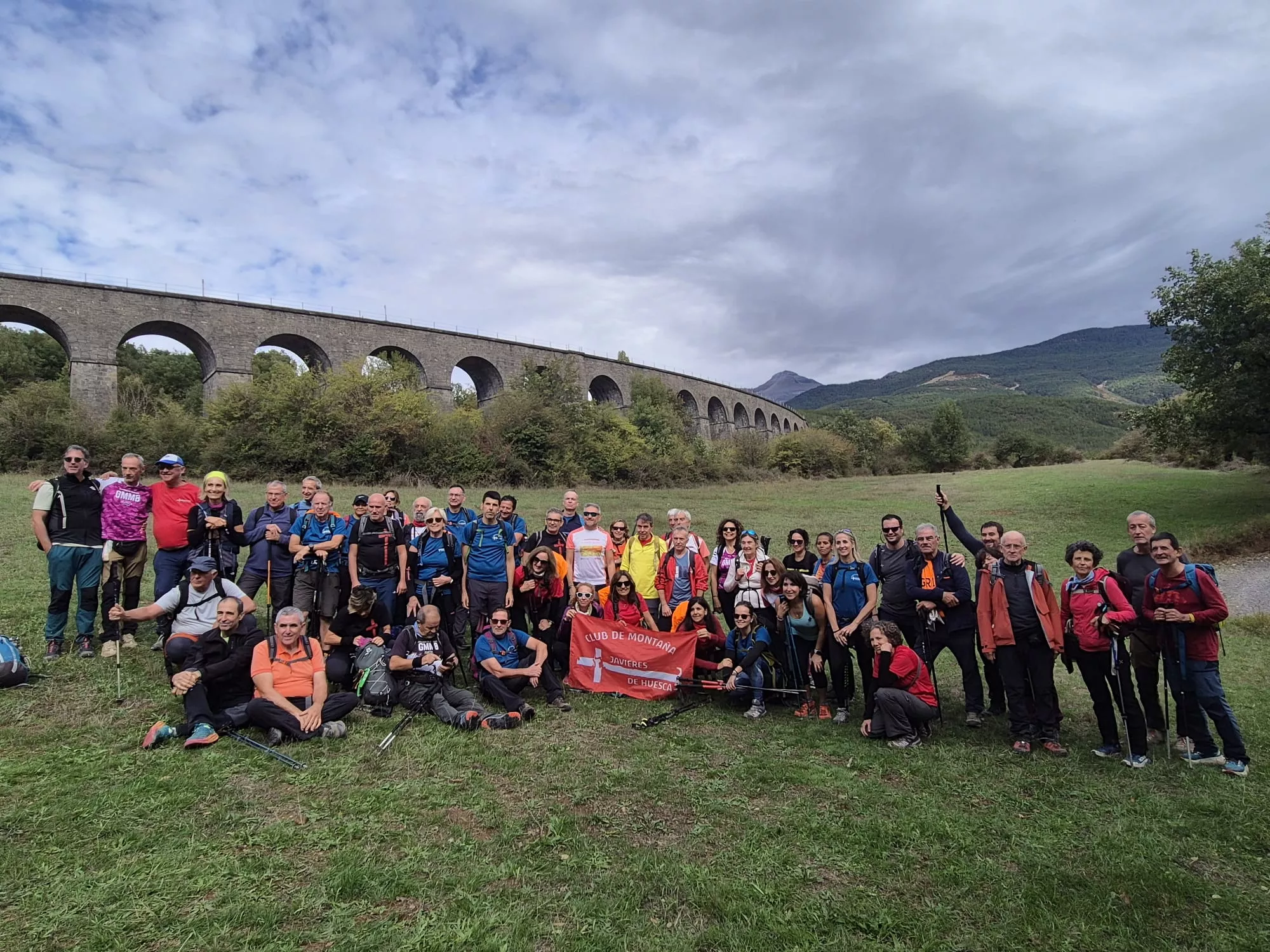 Etapa Acumuer-Castiello de Jaca del GR-15 por los Javieres. Fotos Juanlu Herrero y Nico Alonso