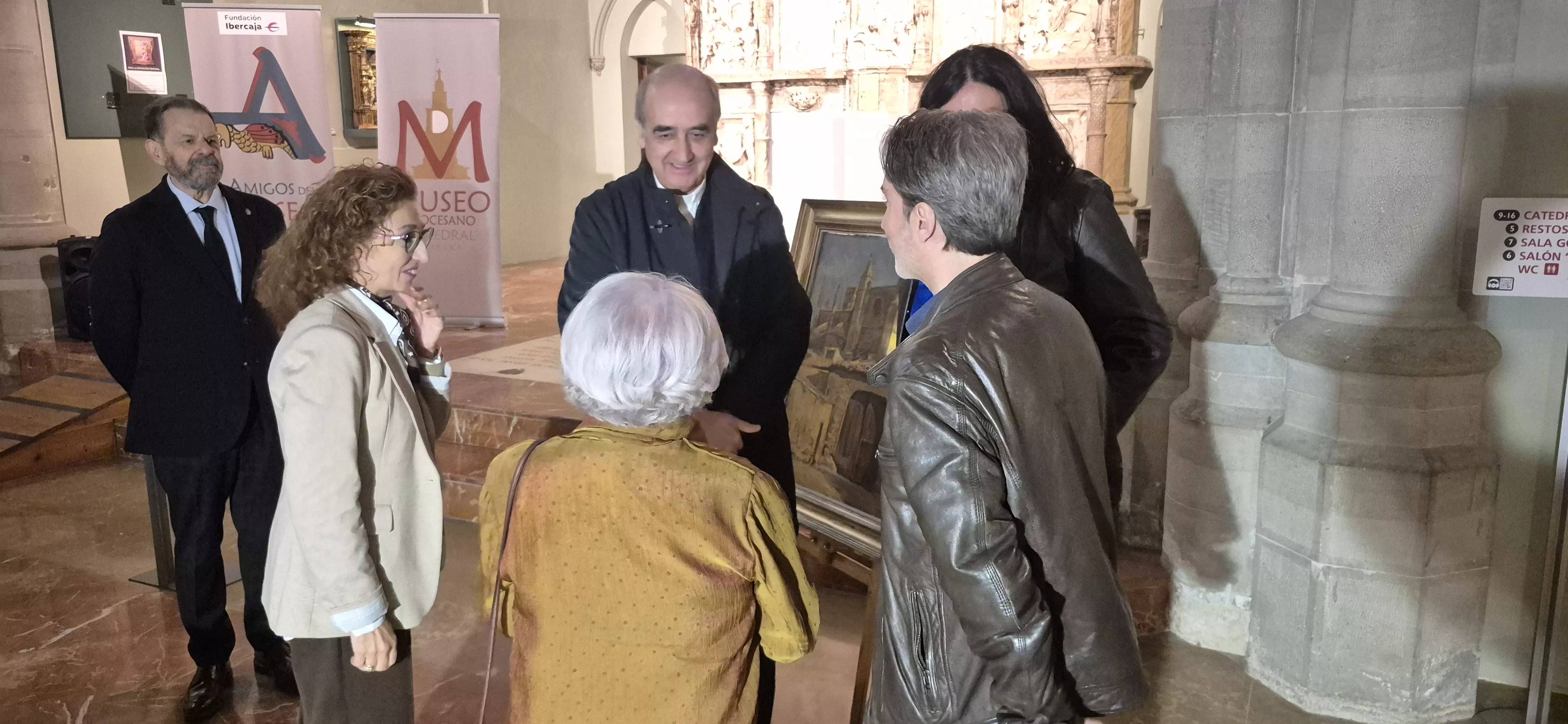 La familia de José María Lanzarote dona un cuadro del artista a la Catedral de Huesca. Foto Myriam Martínez