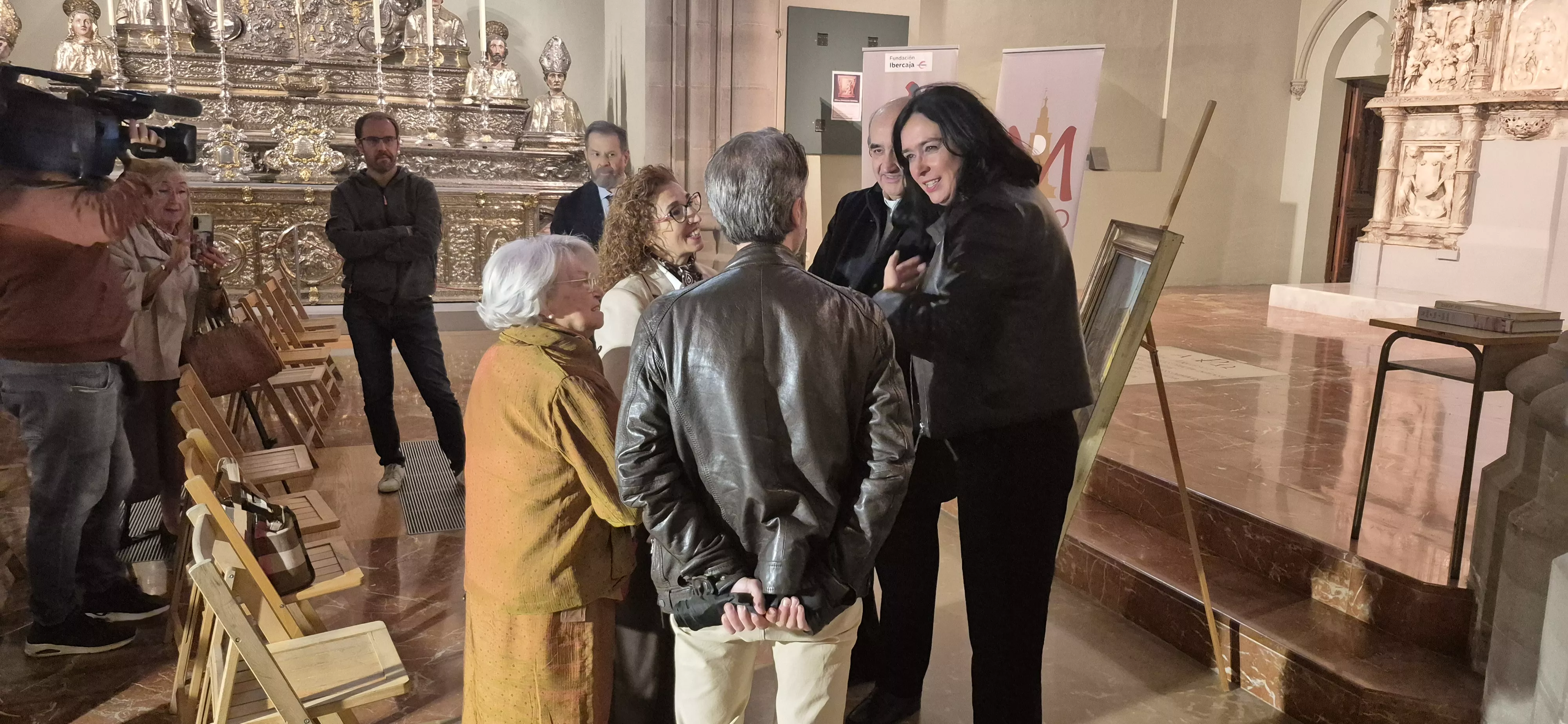 La familia de José María Lanzarote dona un cuadro del artista a la Catedral de Huesca. Foto Myriam Martínez