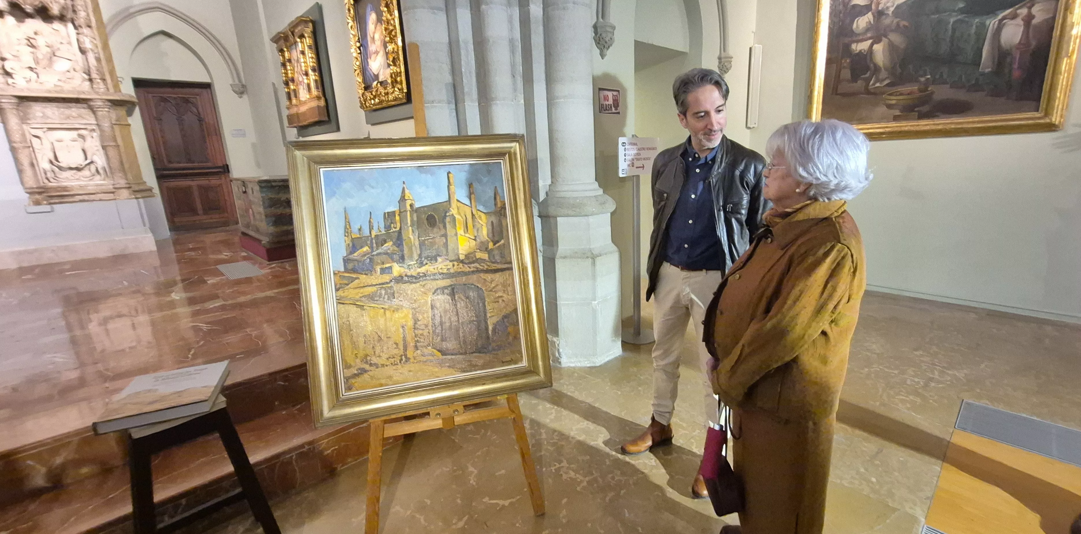 La familia de José María Lanzarote dona un cuadro del artista a la Catedral de Huesca. Foto Myriam Martínez
