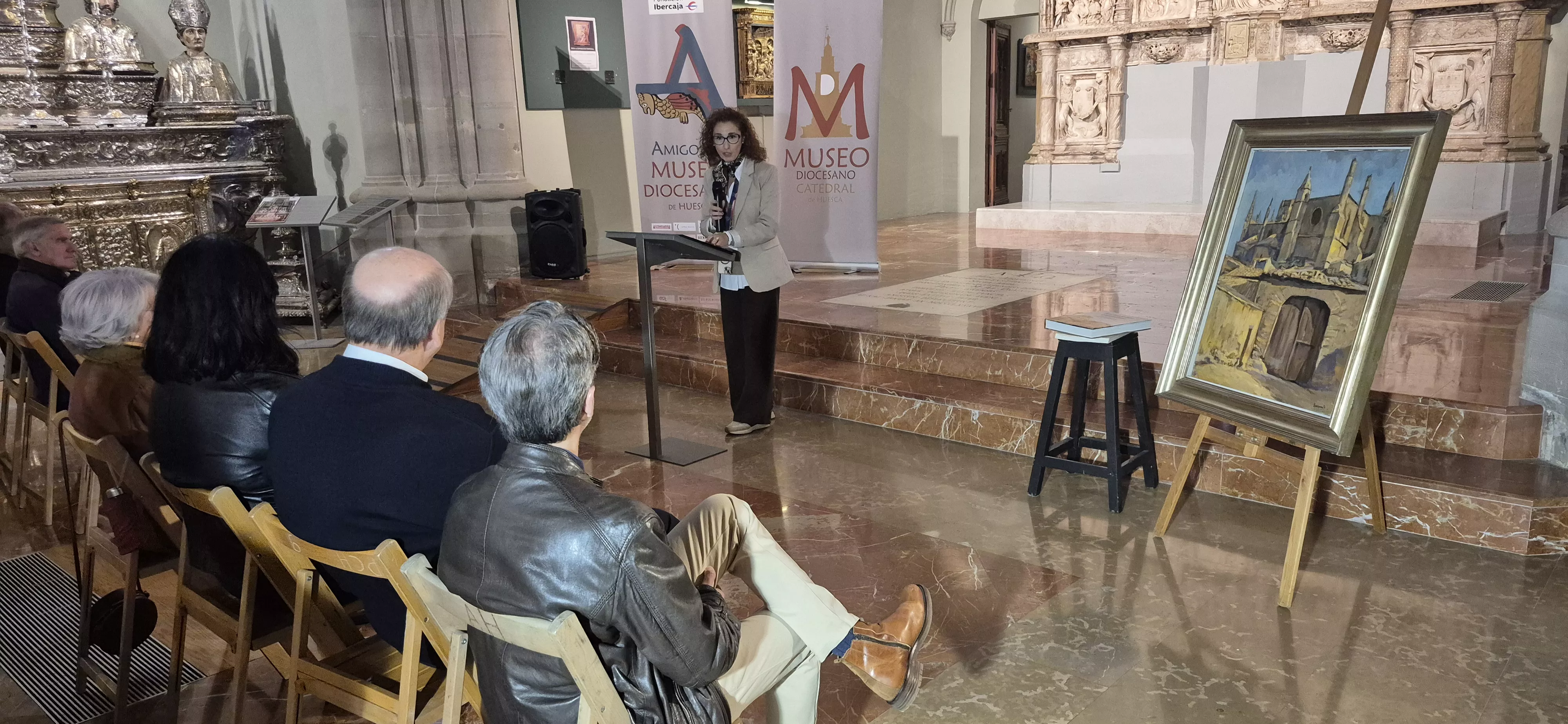 La familia de José María Lanzarote dona un cuadro del artista a la Catedral de Huesca. Foto Myriam Martínez
