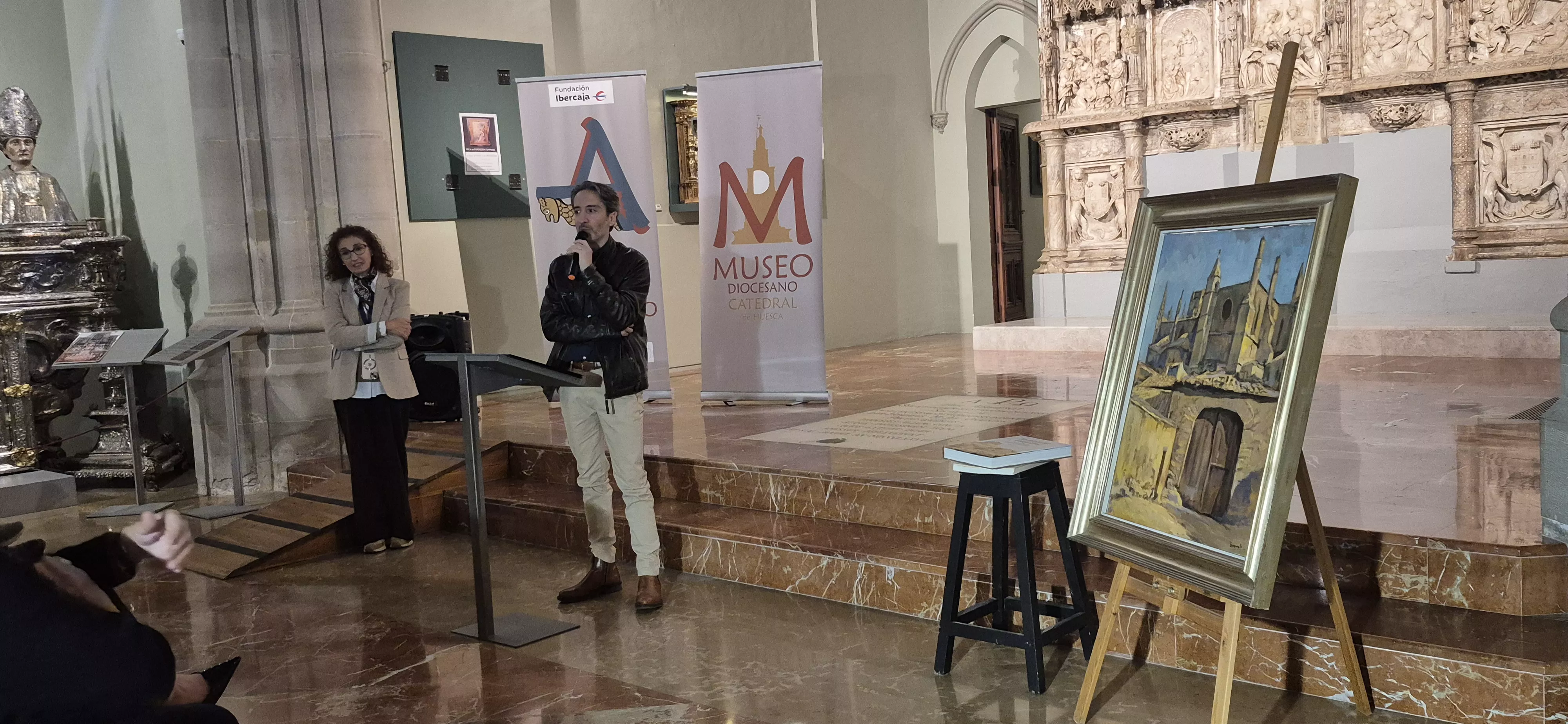La familia de José María Lanzarote dona un cuadro del artista a la Catedral de Huesca. Foto Myriam Martínez