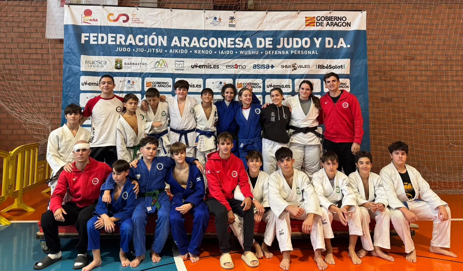 Judocas de la Escuela Ibón en Monzalbarba. Judocas de la Escuela Ibón en Monzalbarba.