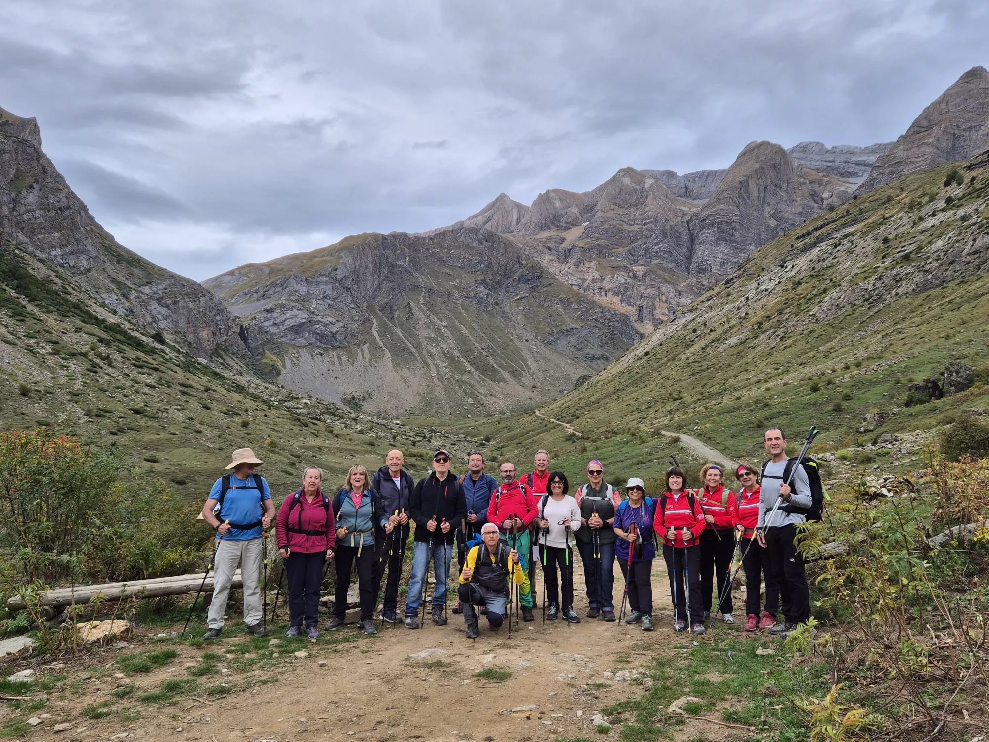 Marcha Nórdica en el valle de la Ripera, en Panticosa