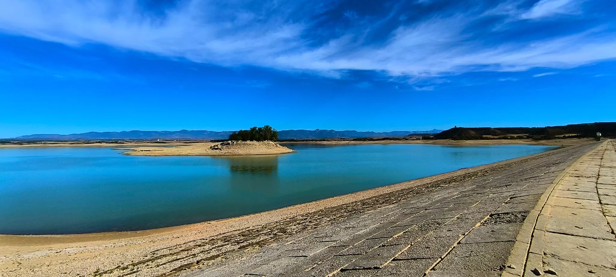 Imagen reciente del embalse de La Sotonera. Los embalses de Huesca están 13 puntos por debajo de las reservas de hace un año. oto Joaquín Santafé