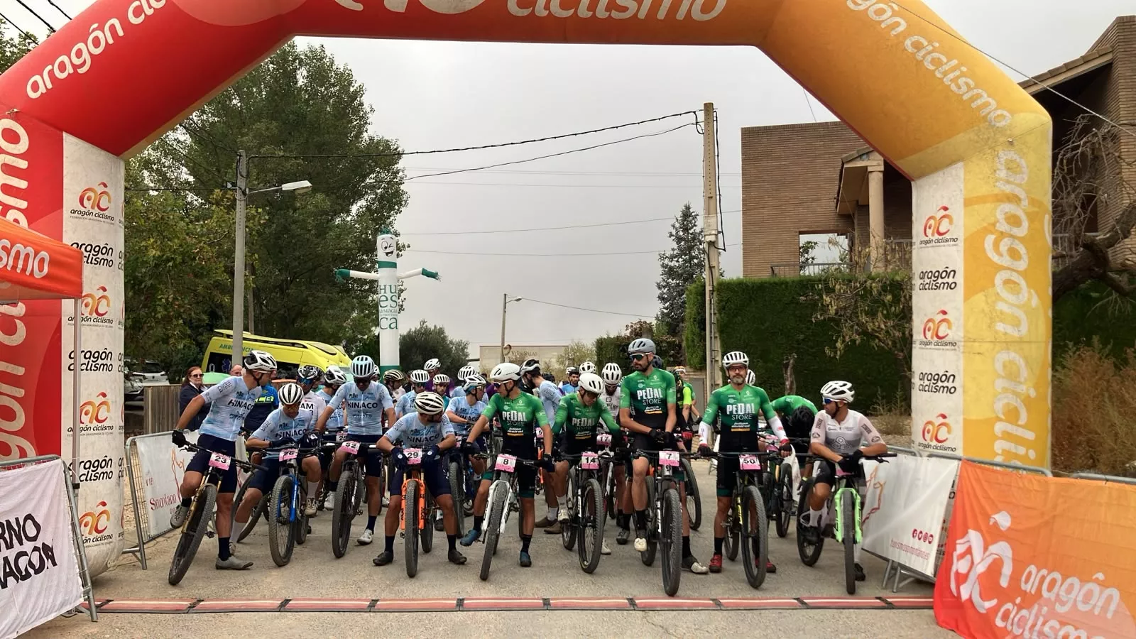 Momento de la salida de la VI BTT La Despeñacera de Salas Altas. 