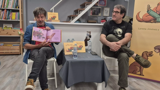 Presentación de "¡Qué susto! Un beso peludo" de Lorena Jiménez y Paco Roca. Foto Myriam Martínez Presentación de "¡Qué susto! Un beso peludo" de Lorena Jiménez y Paco Roca. Foto Myriam Martínez