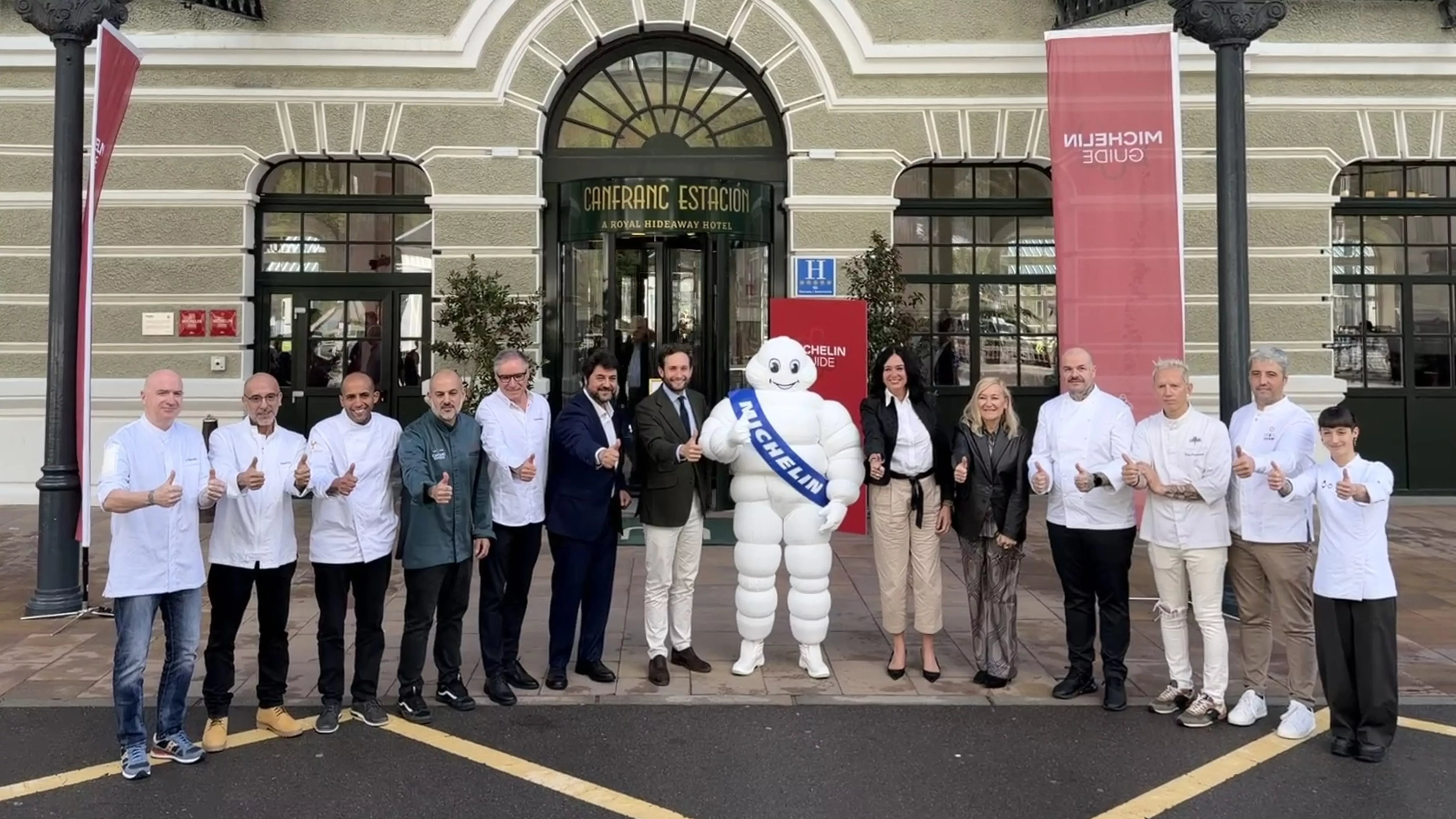 Isaac Claver, Lorena Orduna, Mónica Rius y Miguel Pereda con los cocineros con estrella Michelín de la provincia.